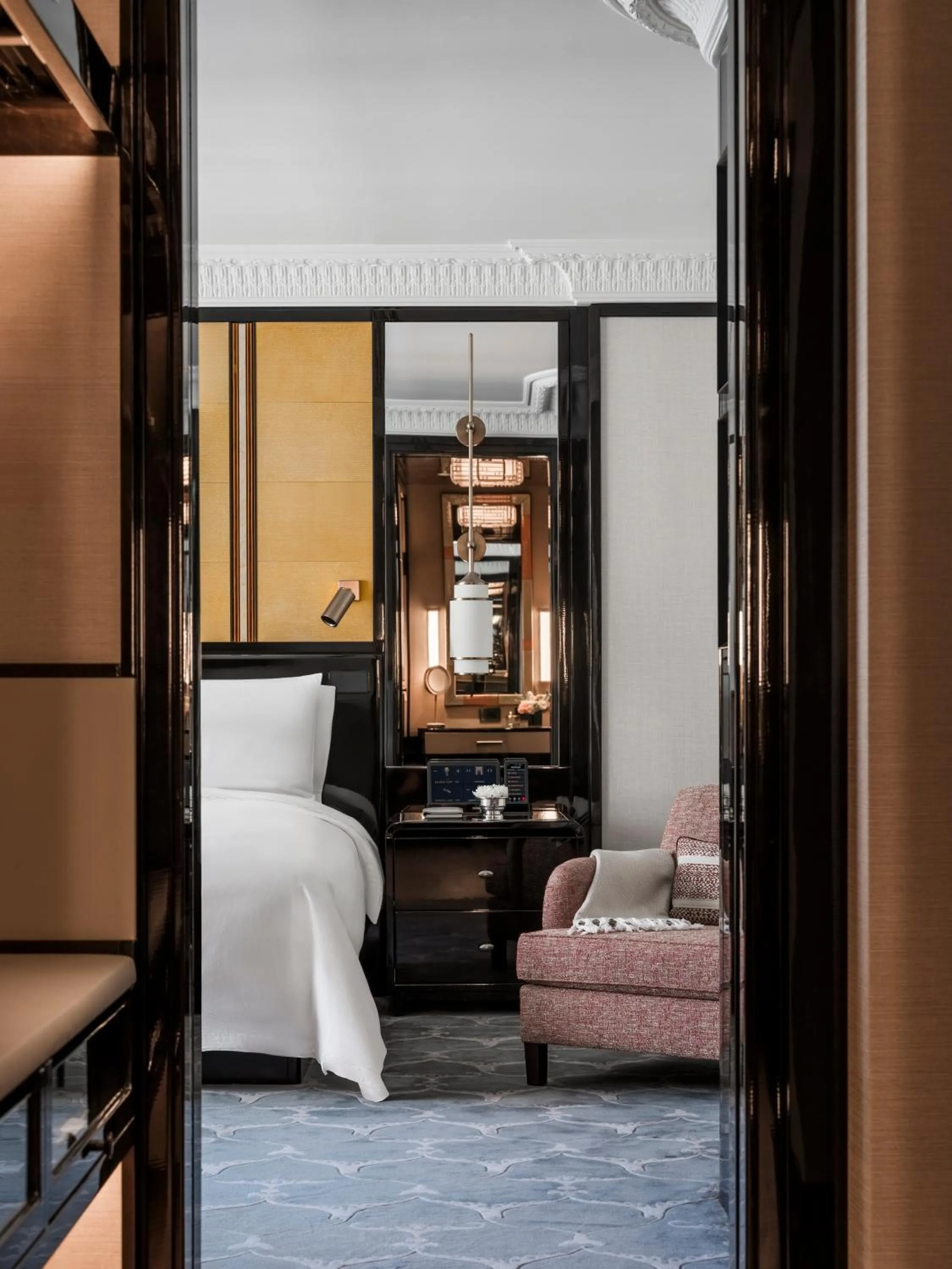 Bed in The Peninsula Istanbul