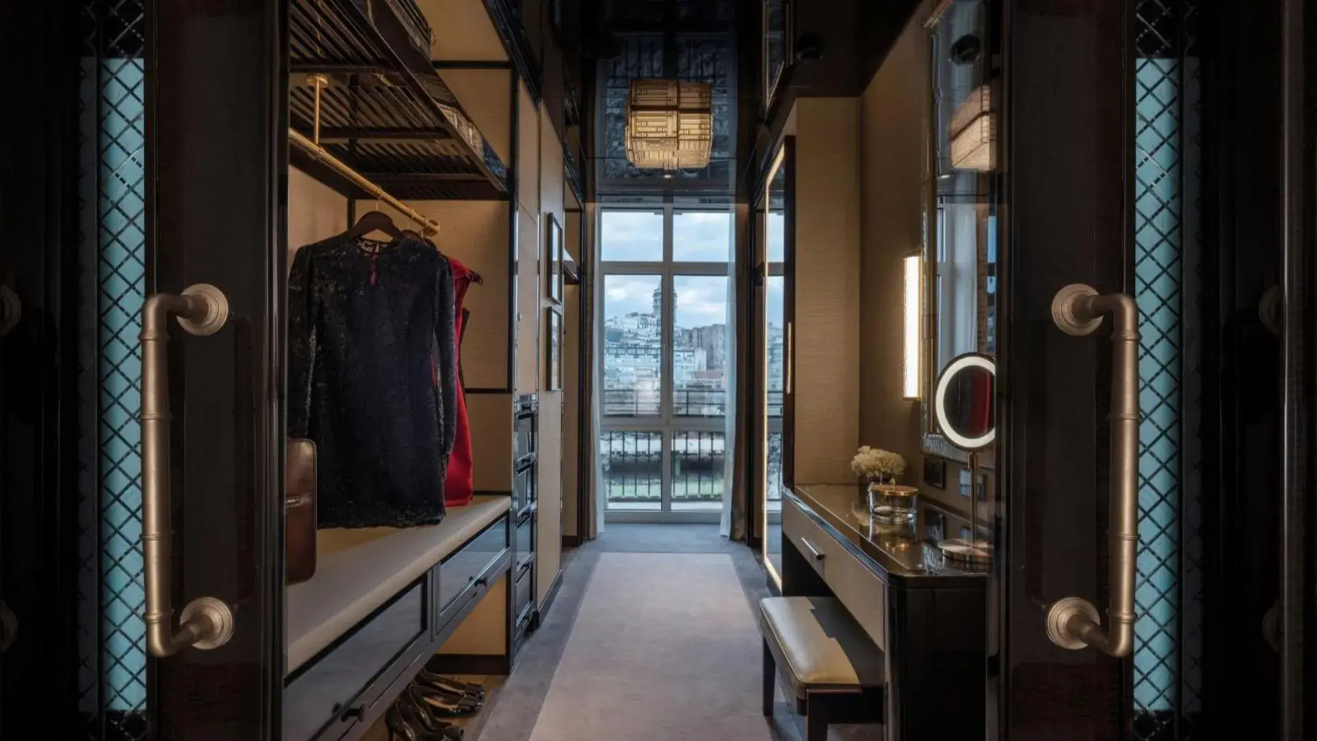 Family Room in The Peninsula Istanbul Family Room in The Peninsula Istanbul