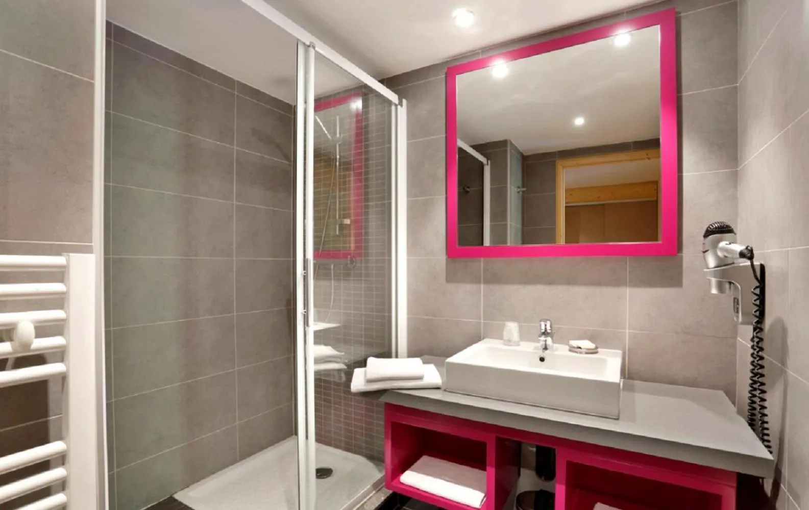 Shower in Les Roches 1500