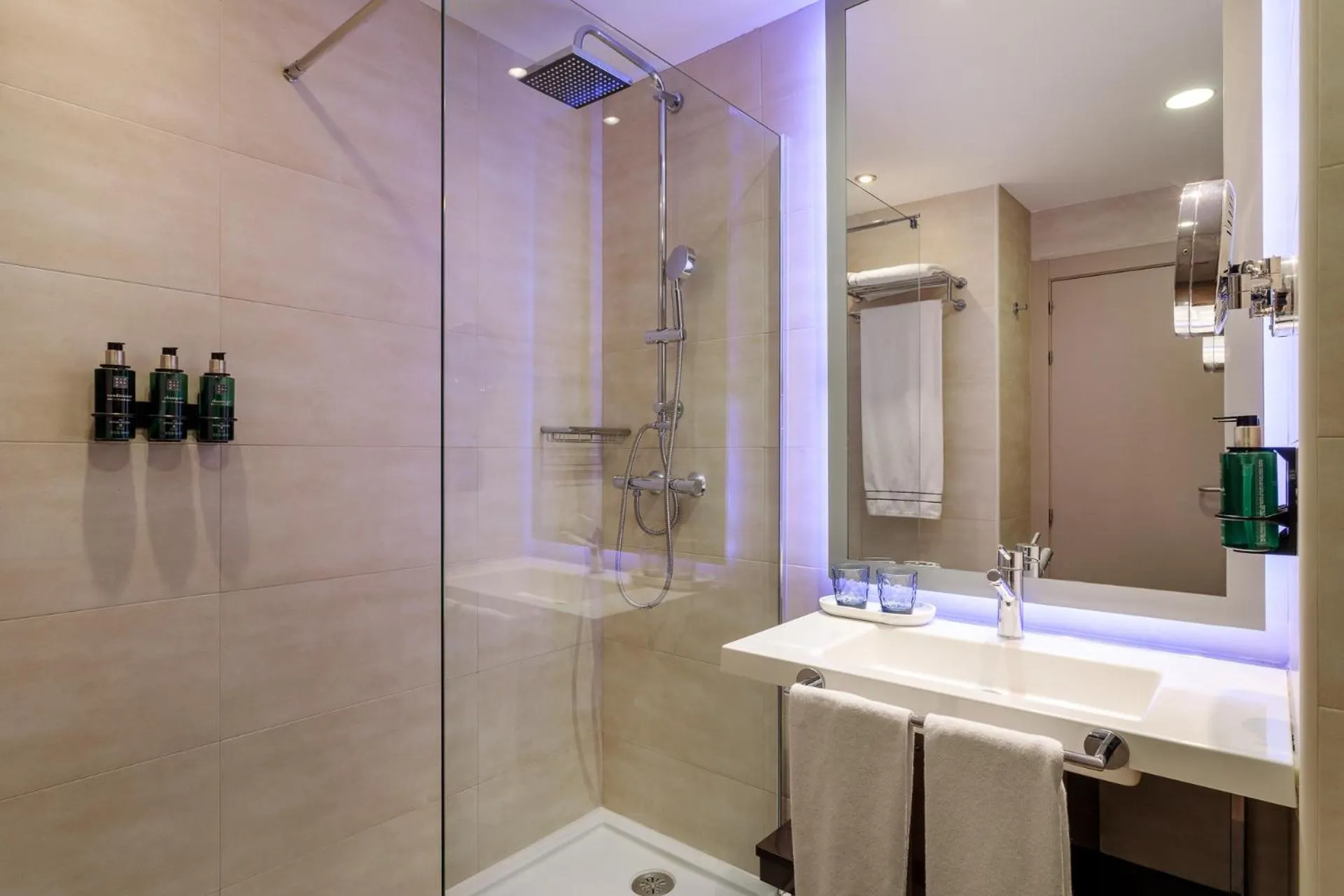 Shower in Melia Alicante