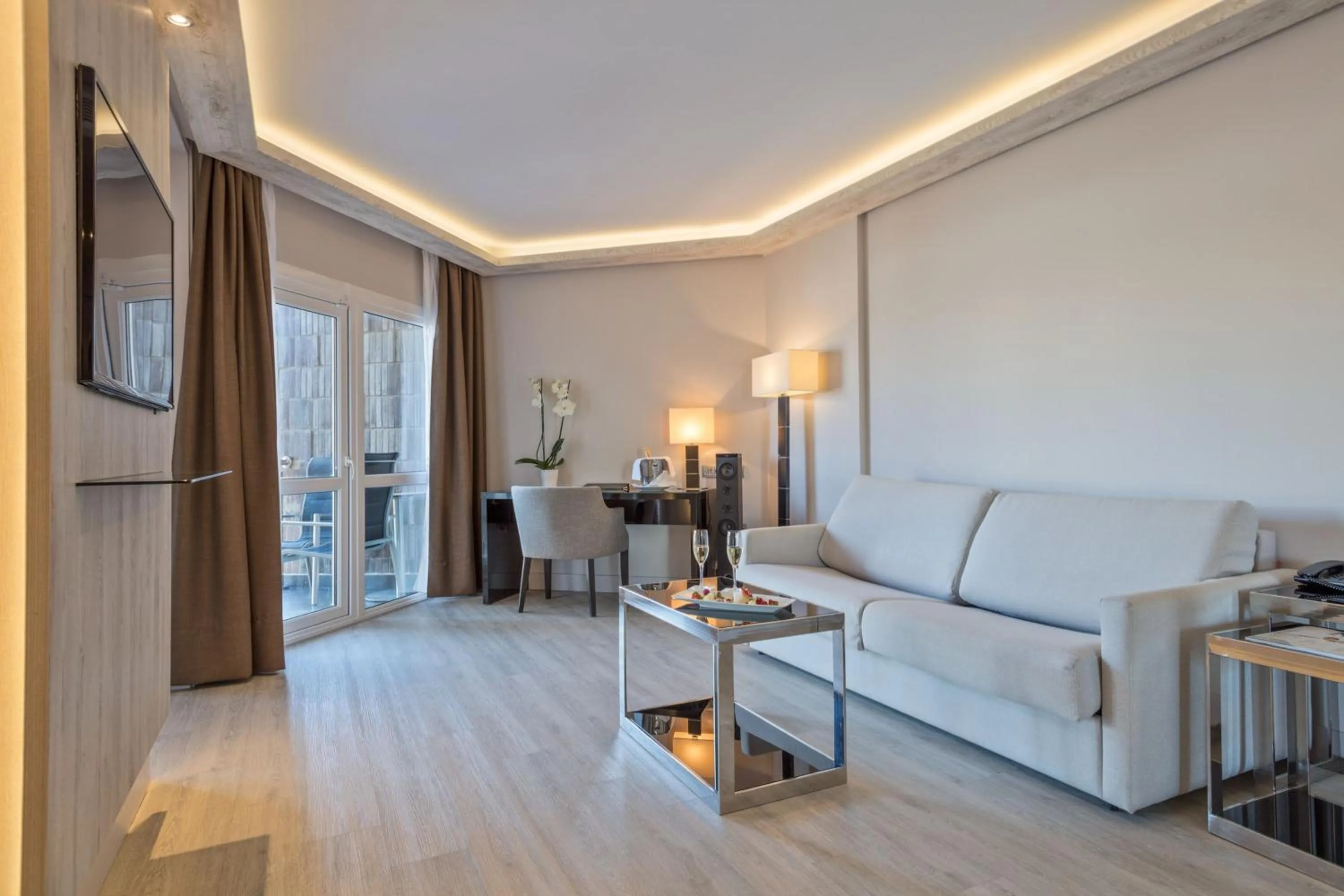 Living room in Melia Alicante