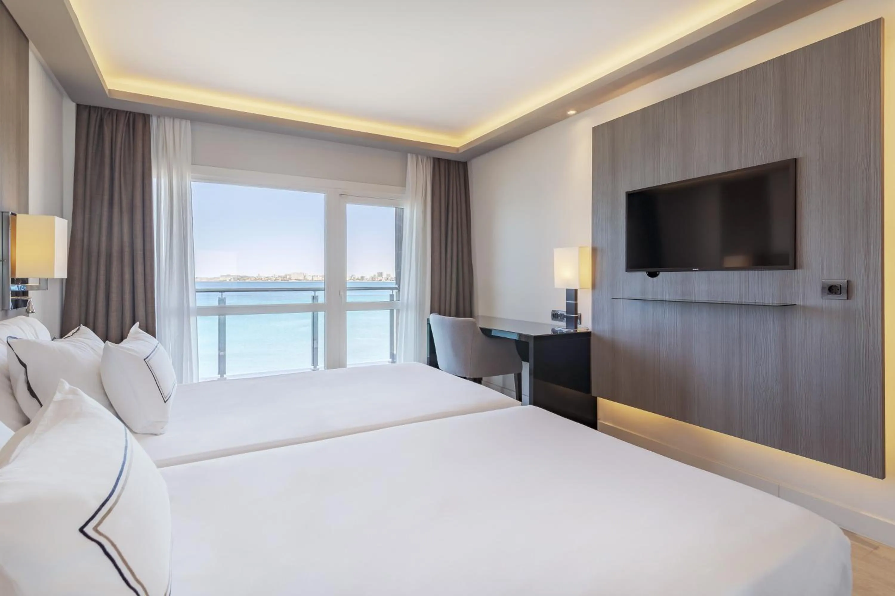 Bed in Melia Alicante