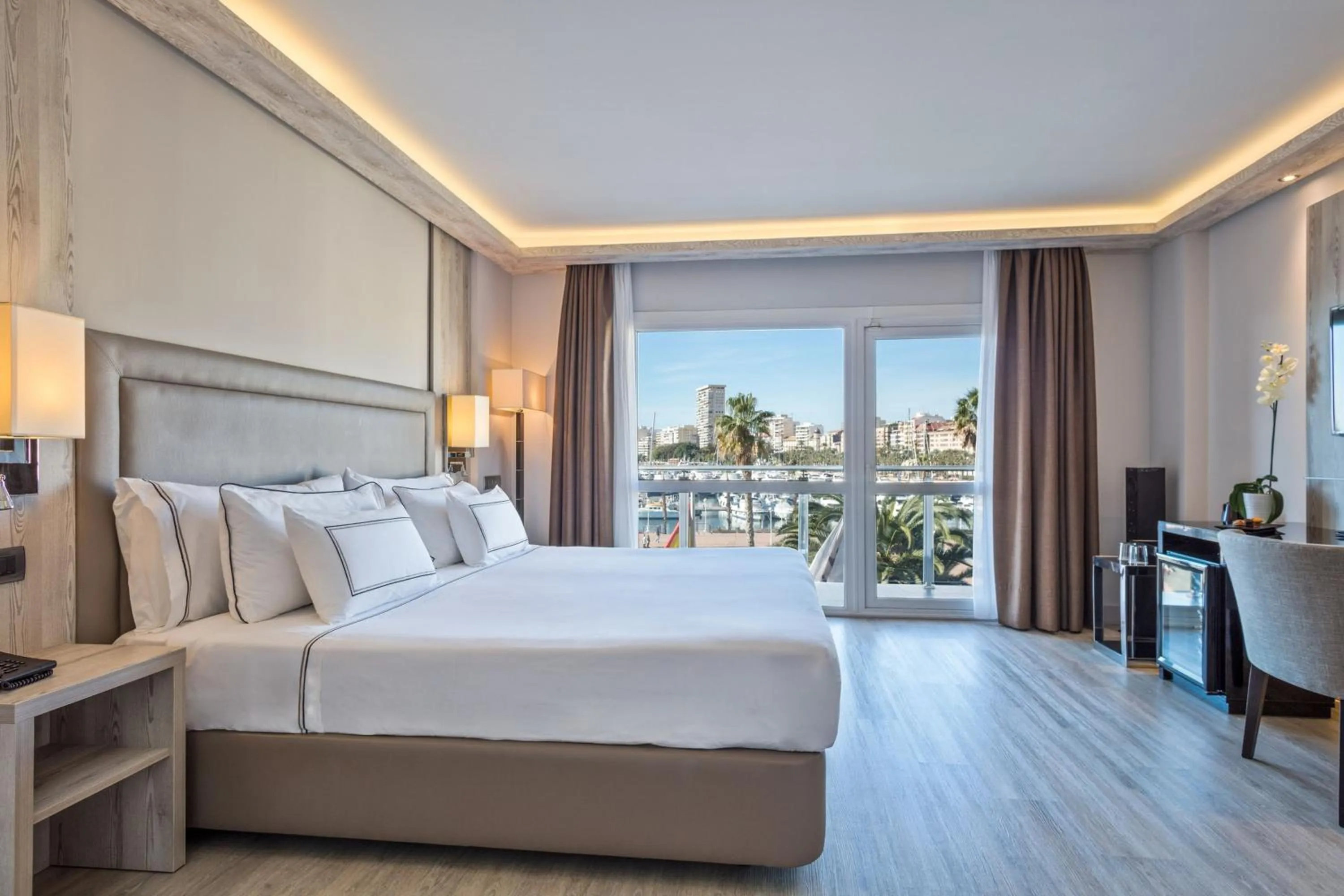View (from property/room), Bed in Melia Alicante