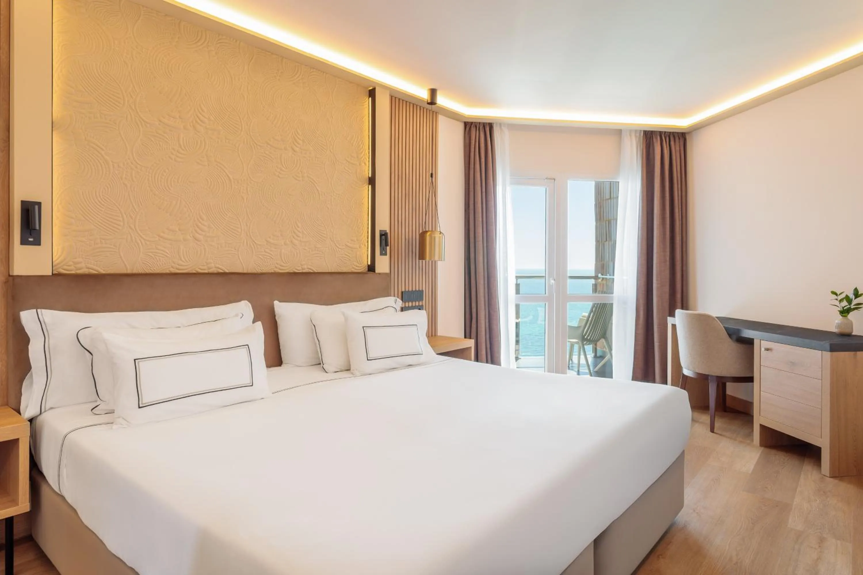 Bed in Melia Alicante