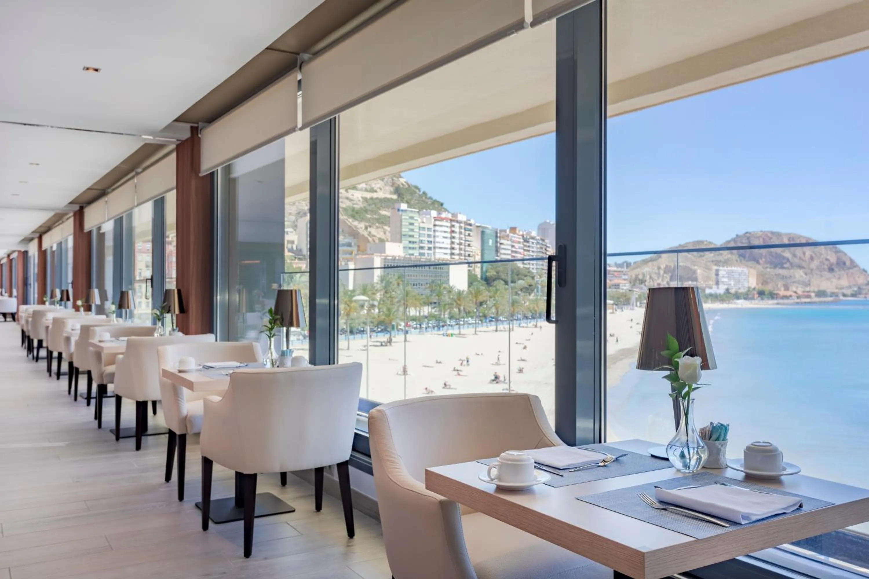 Restaurant/places to eat in Melia Alicante