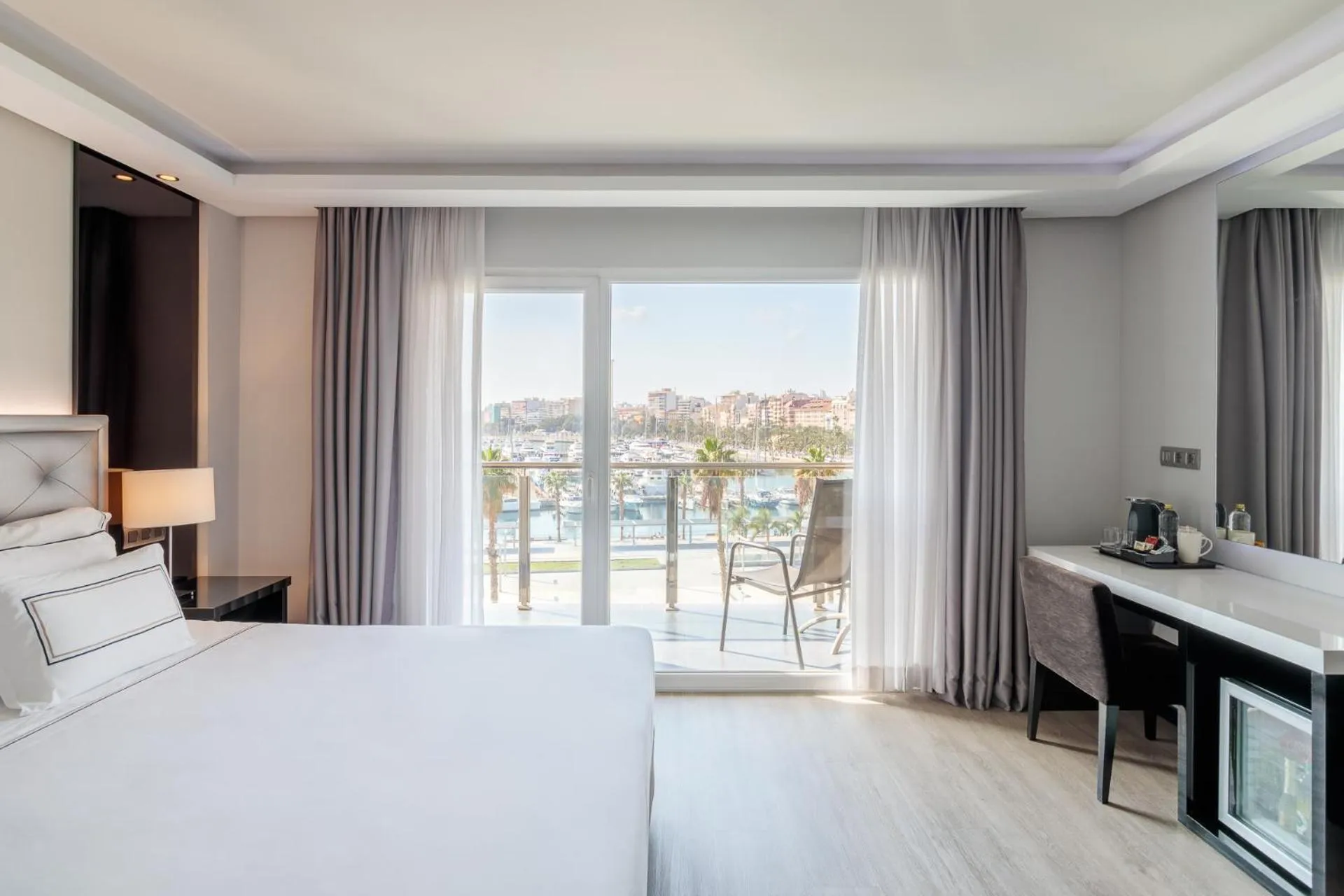 Bed in Melia Alicante