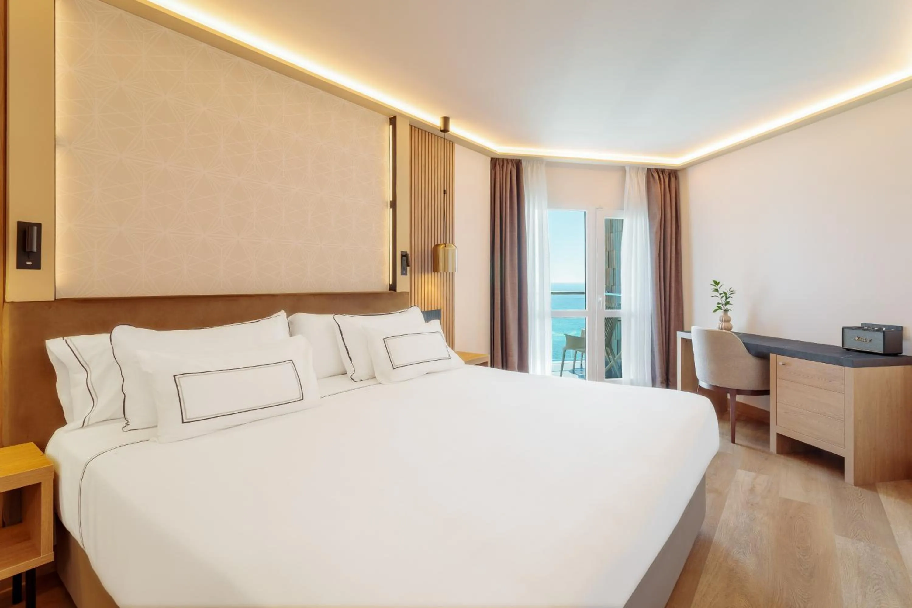 Bed in Melia Alicante