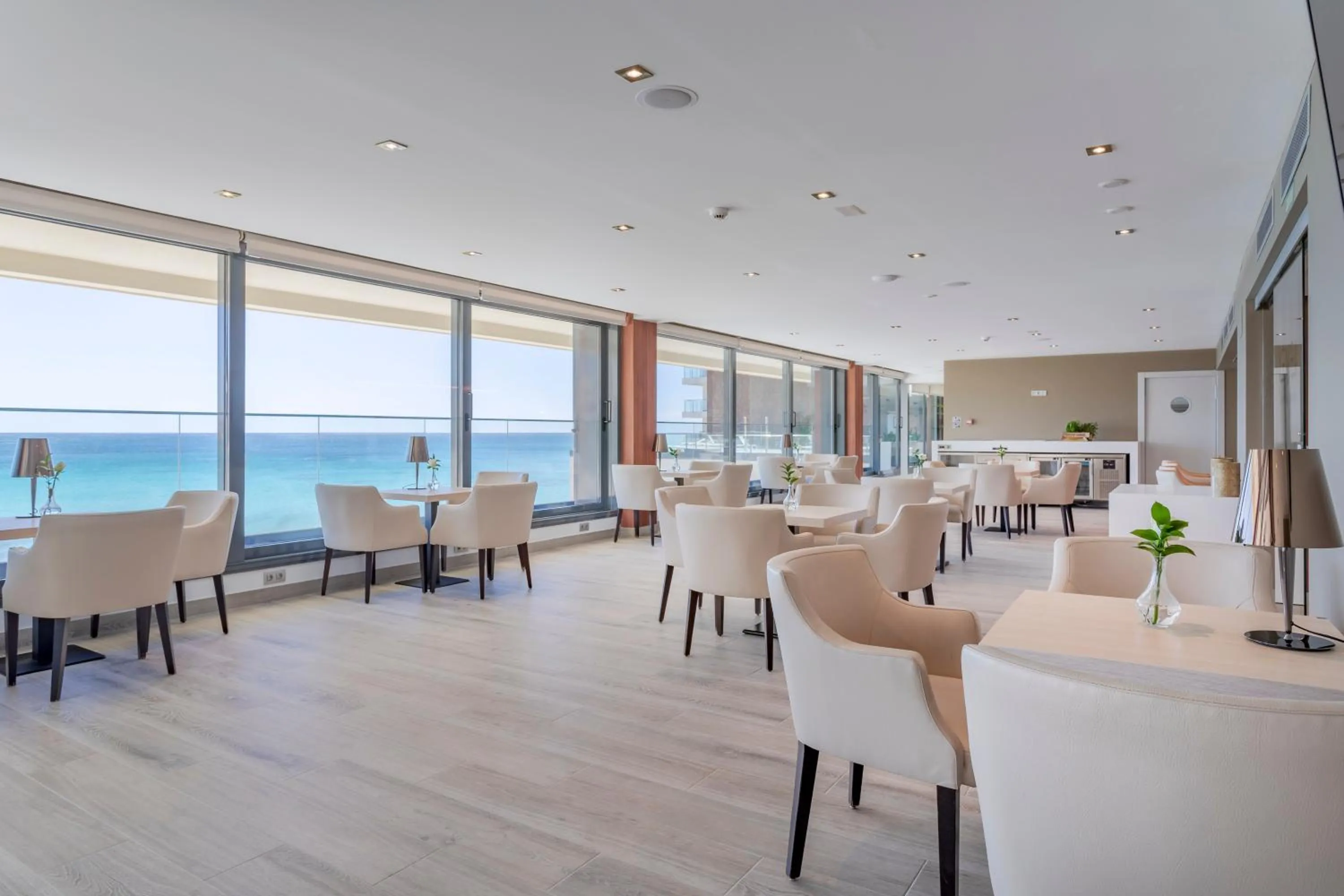 Restaurant/places to eat in Melia Alicante