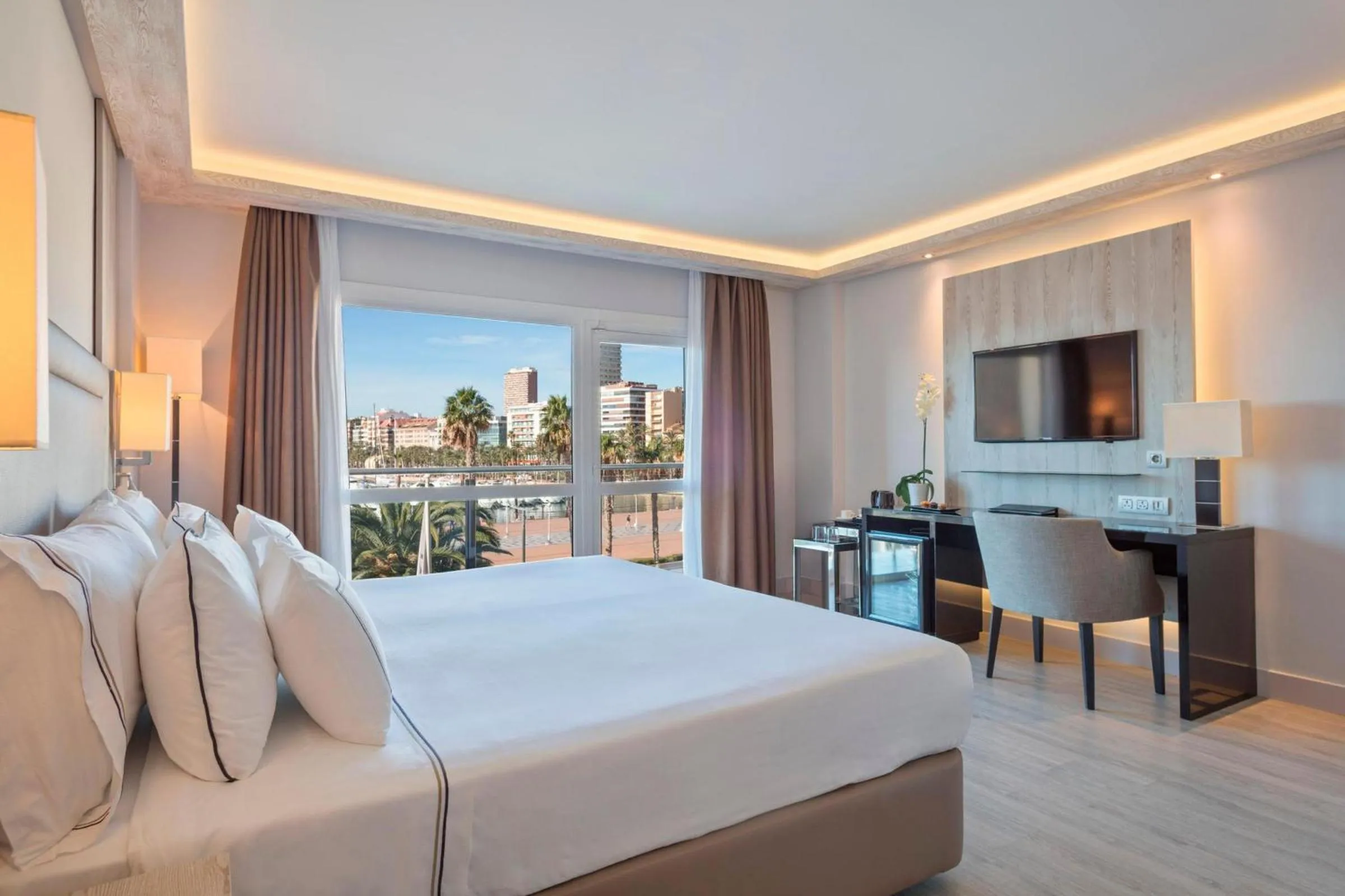 View (from property/room), Bed in Melia Alicante