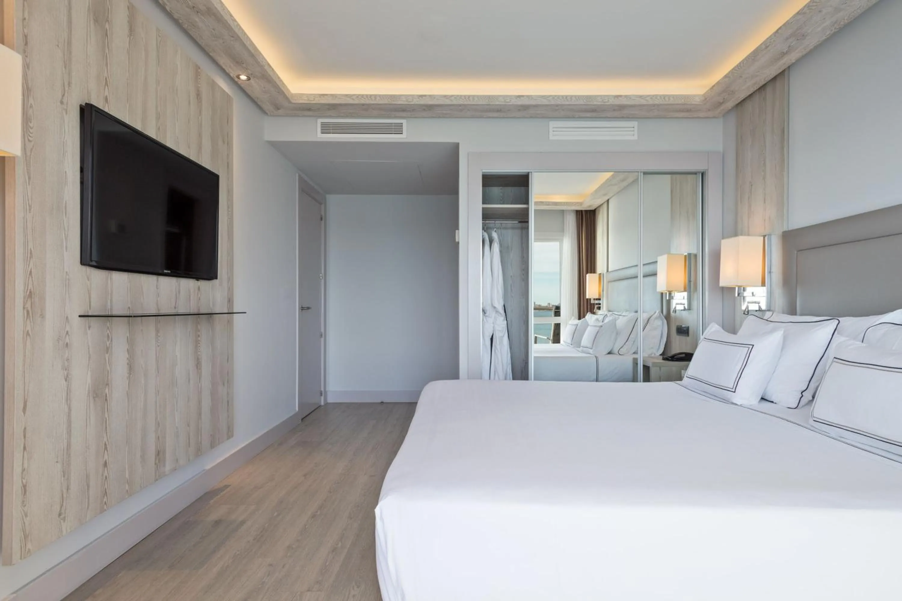 wardrobe, Bed in Melia Alicante