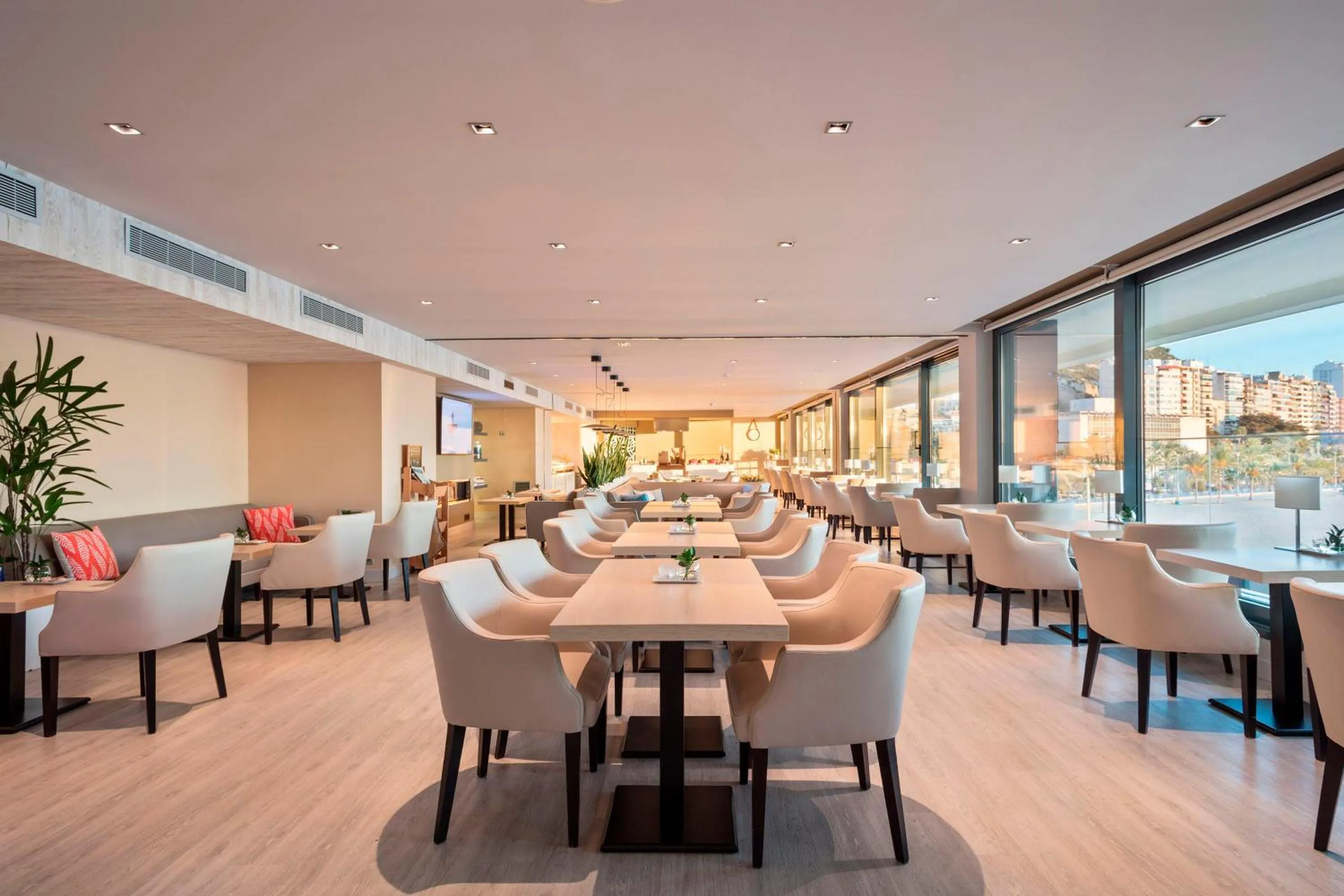 Restaurant/places to eat in Melia Alicante