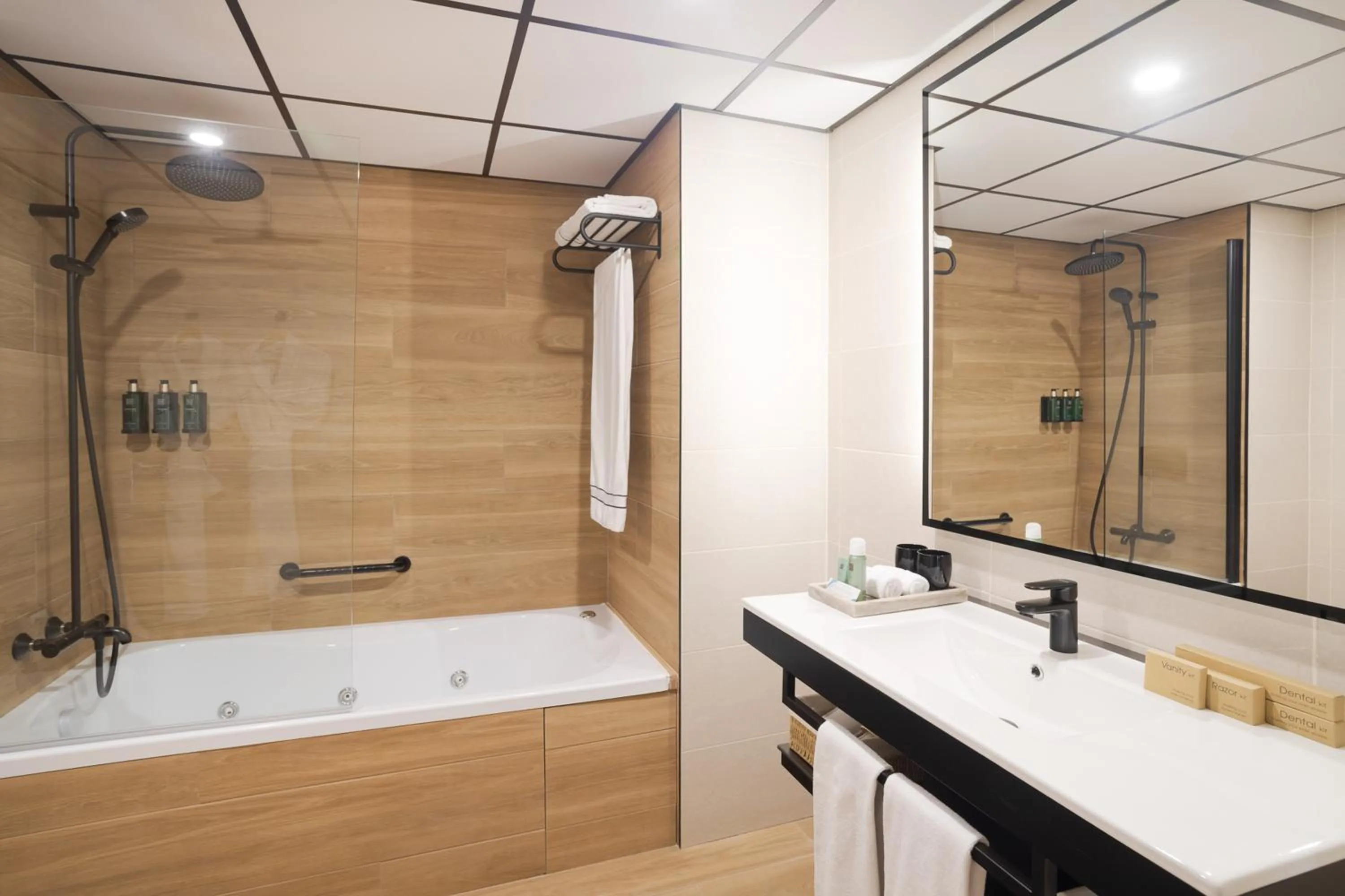 Shower in Melia Alicante