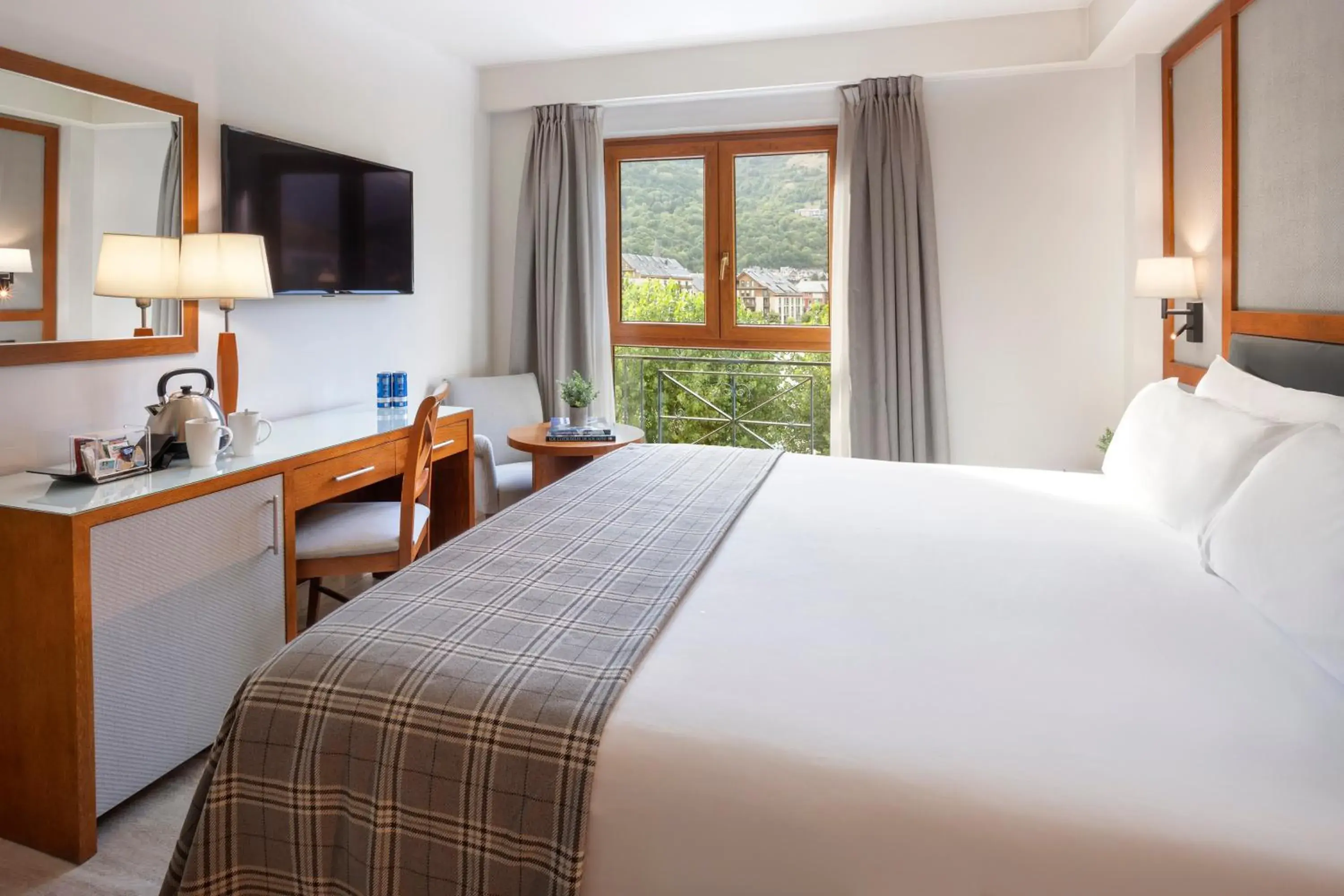 Superior Connecting Room in Hotel Vielha Val d'Aran, Affiliated by Meliá Superior Connecting Room in Hotel Vielha Val d'Aran, Affiliated by Meliá