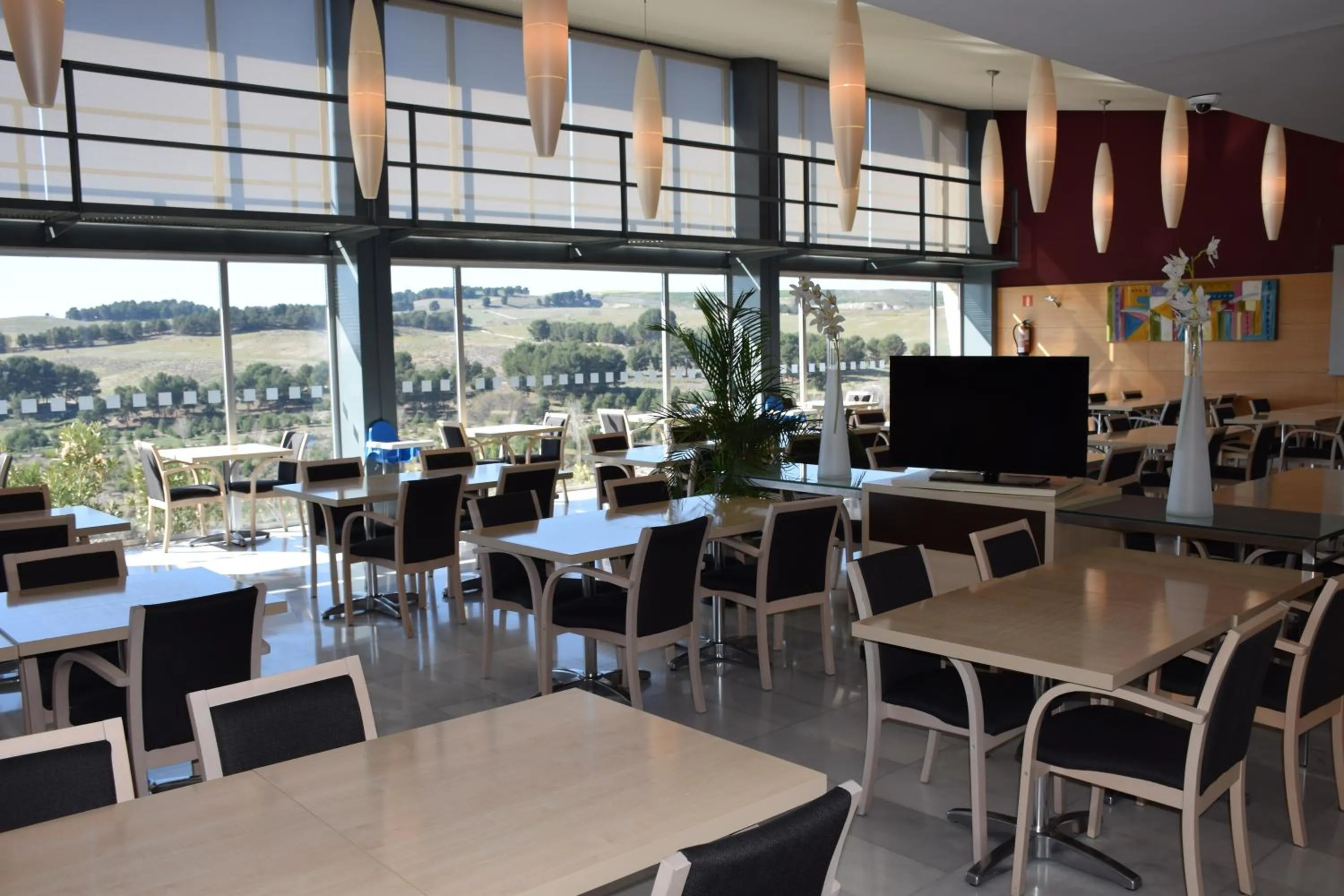 Communal lounge/ TV room in Hotel Holiday Inn Express Madrid-Rivas by IHG