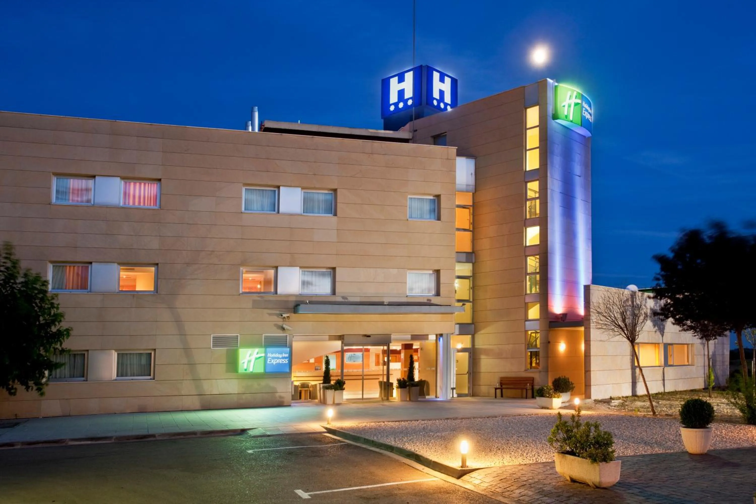 Facade/entrance in Hotel Holiday Inn Express Madrid-Rivas by IHG