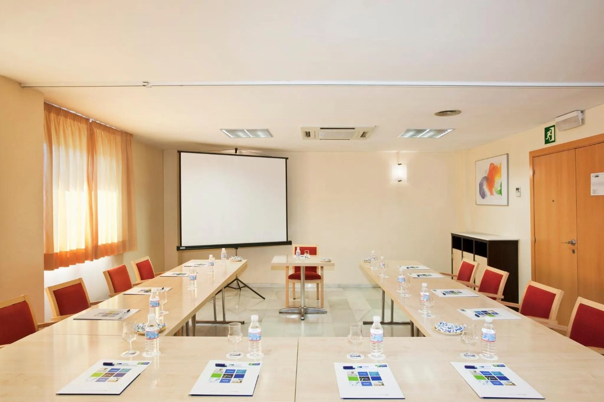 Meeting/conference room in Hotel Holiday Inn Express Madrid-Rivas by IHG