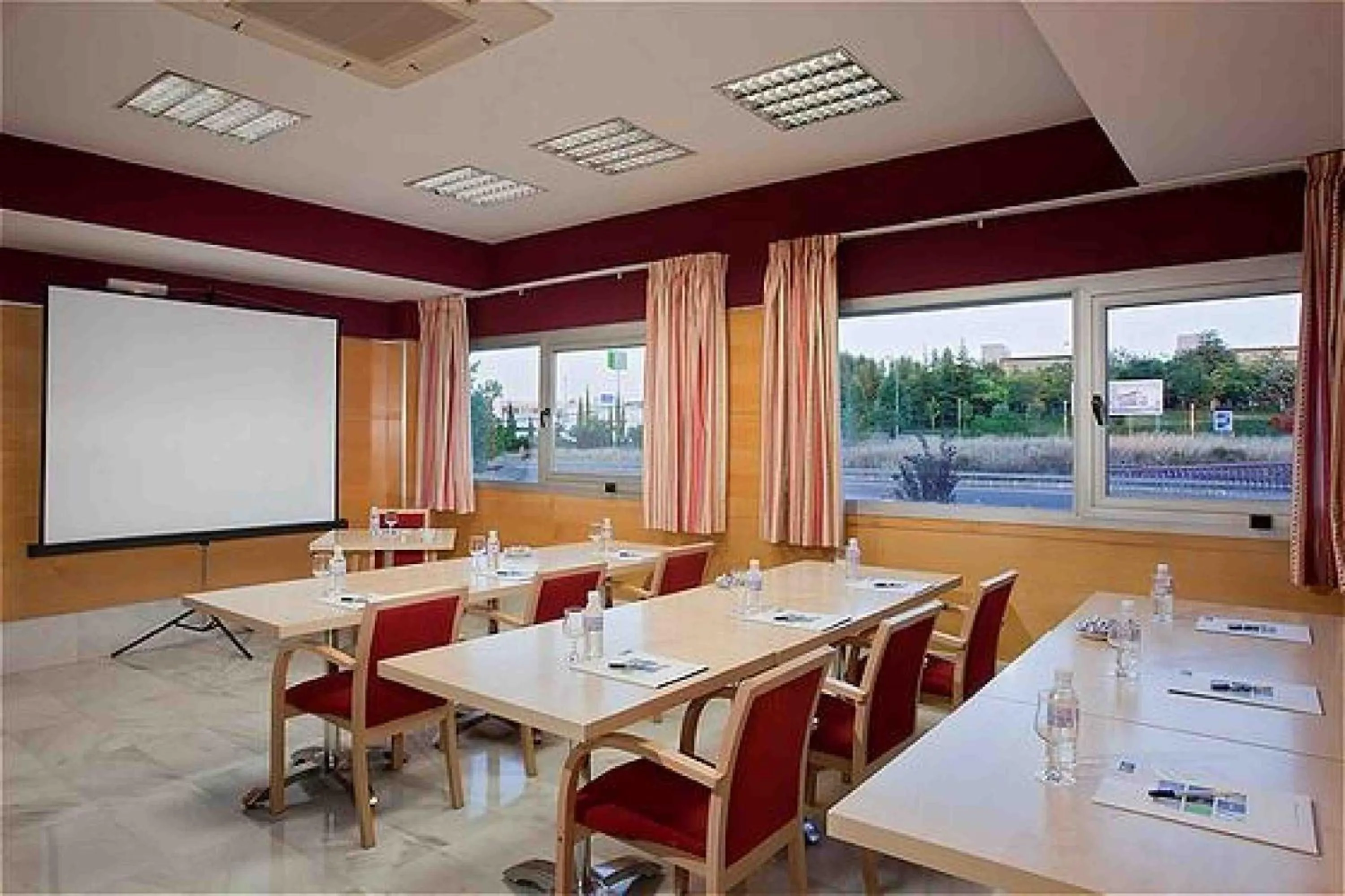Business facilities in Holiday Inn Express Alcobendas by IHG