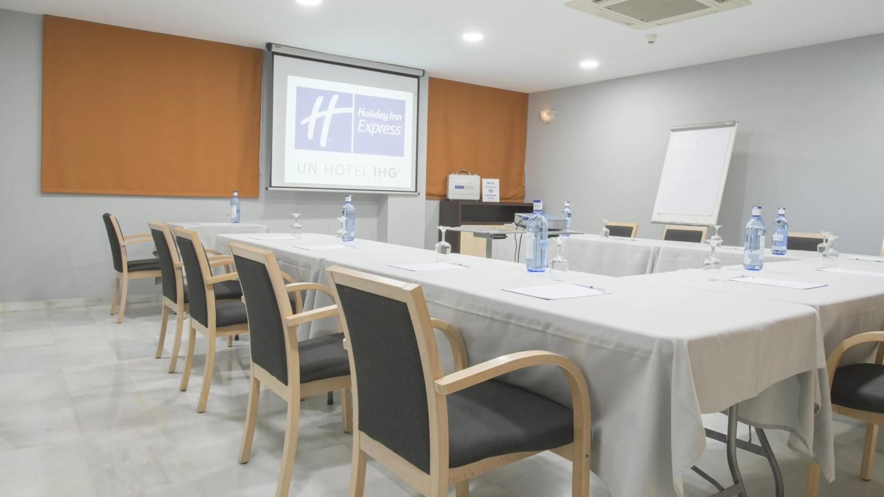 Meeting/conference room in Holiday Inn Express Alcobendas by IHG