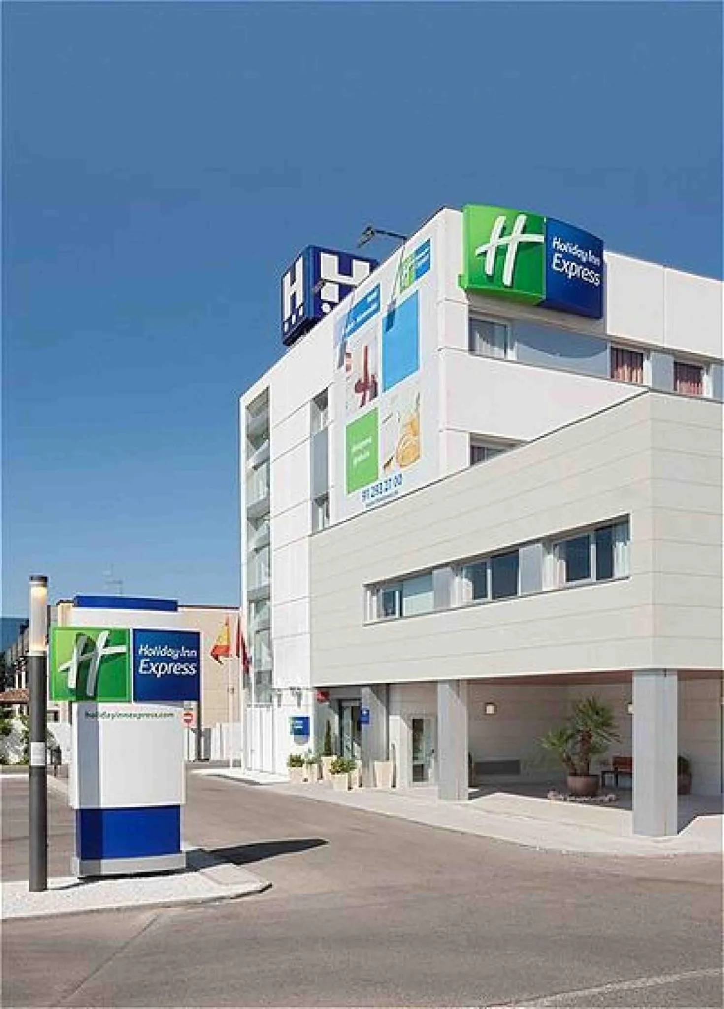 Property building in Holiday Inn Express Alcobendas by IHG