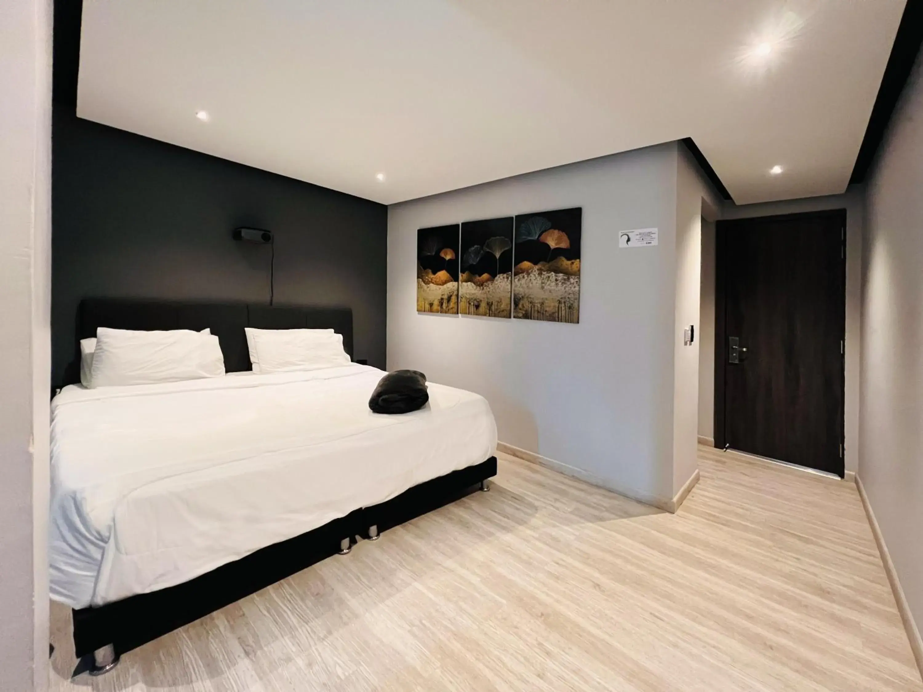 HOTEL HTL HOTEL HTL