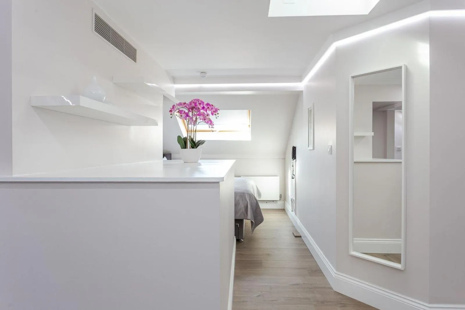 Photo of the whole room, Bed in Cleveland Residences Russell Square