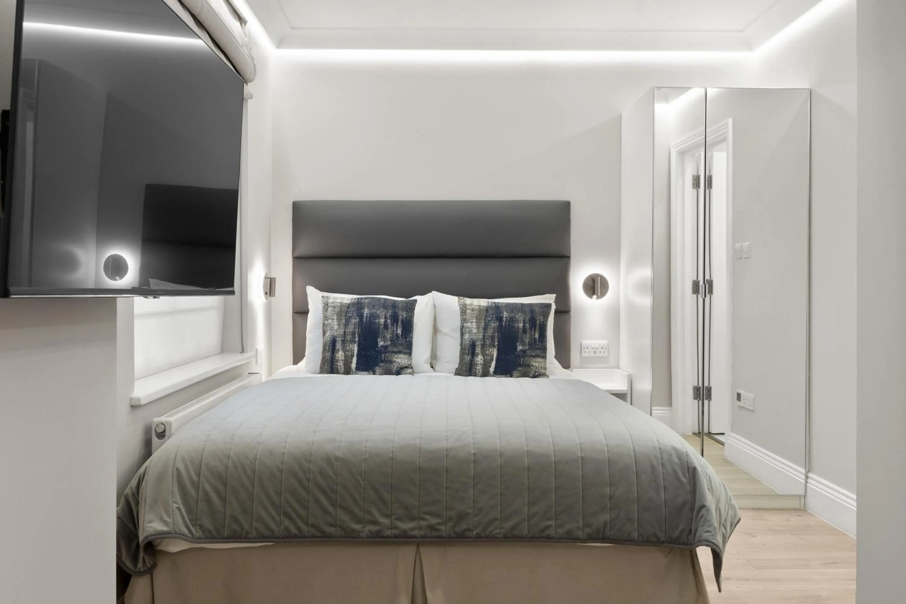 Bed in Cleveland Residences Russell Square