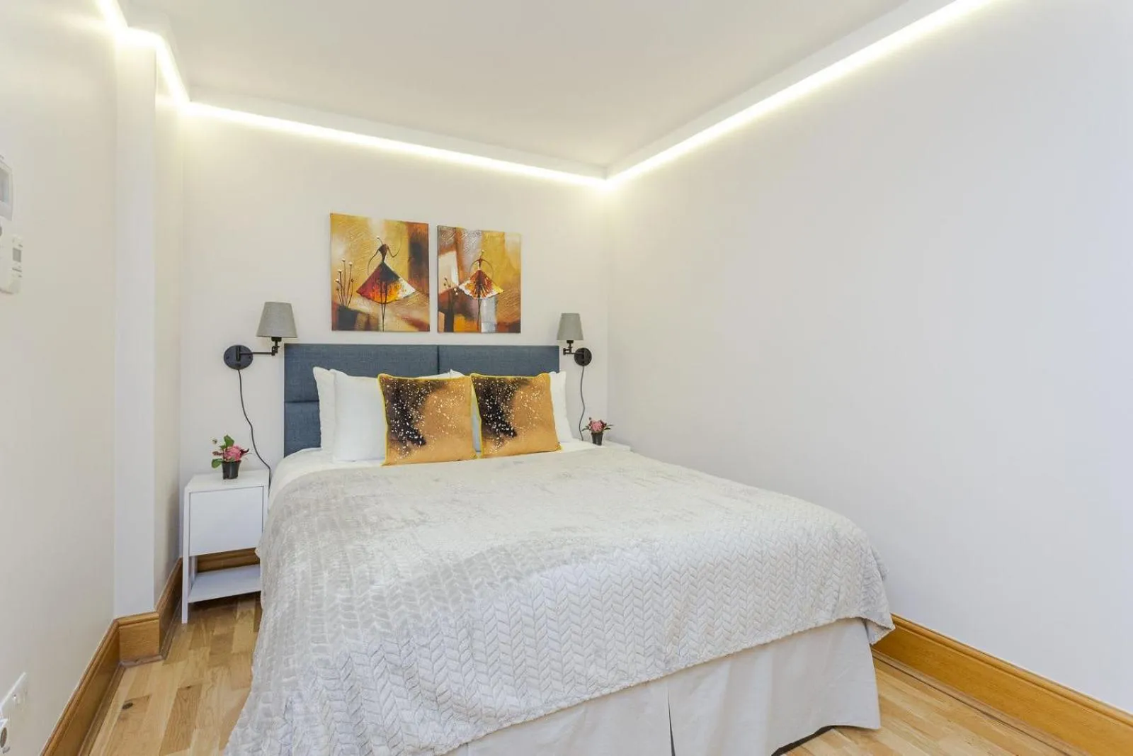 Photo of the whole room, Bed in Cleveland Residences Russell Square