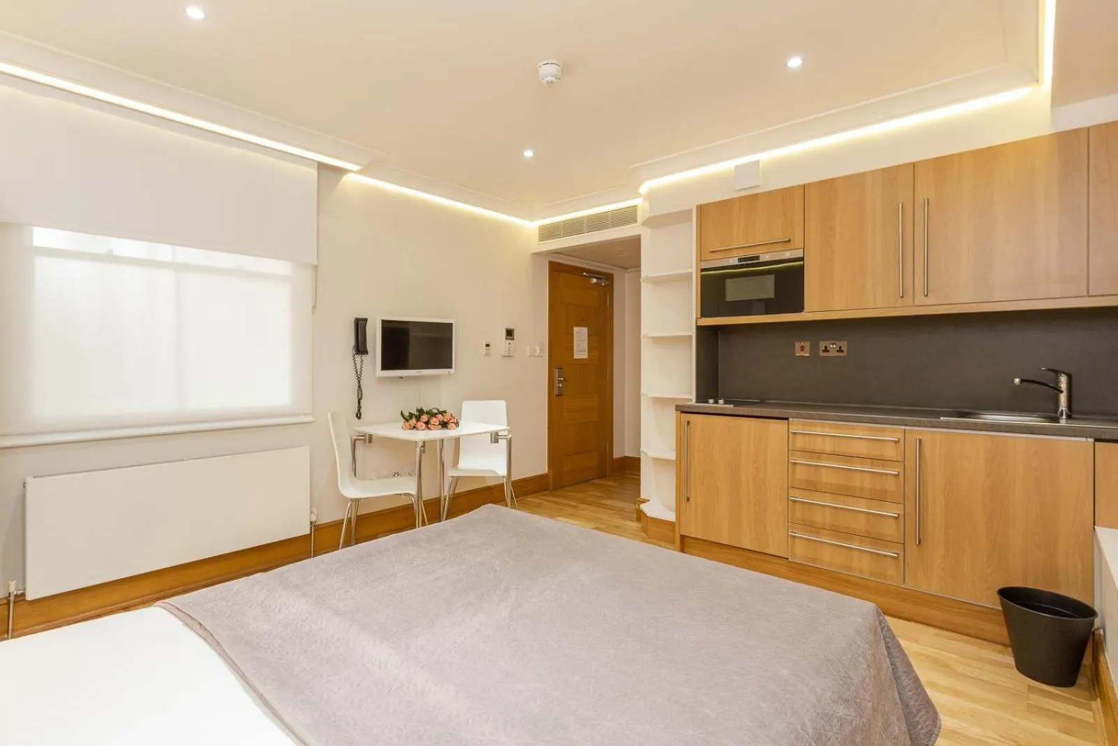 Property building, Bed in Cleveland Residences Russell Square