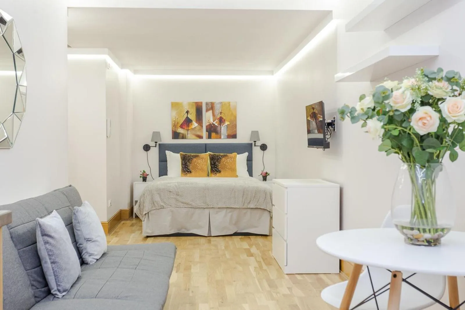 Photo of the whole room, Bed in Cleveland Residences Russell Square