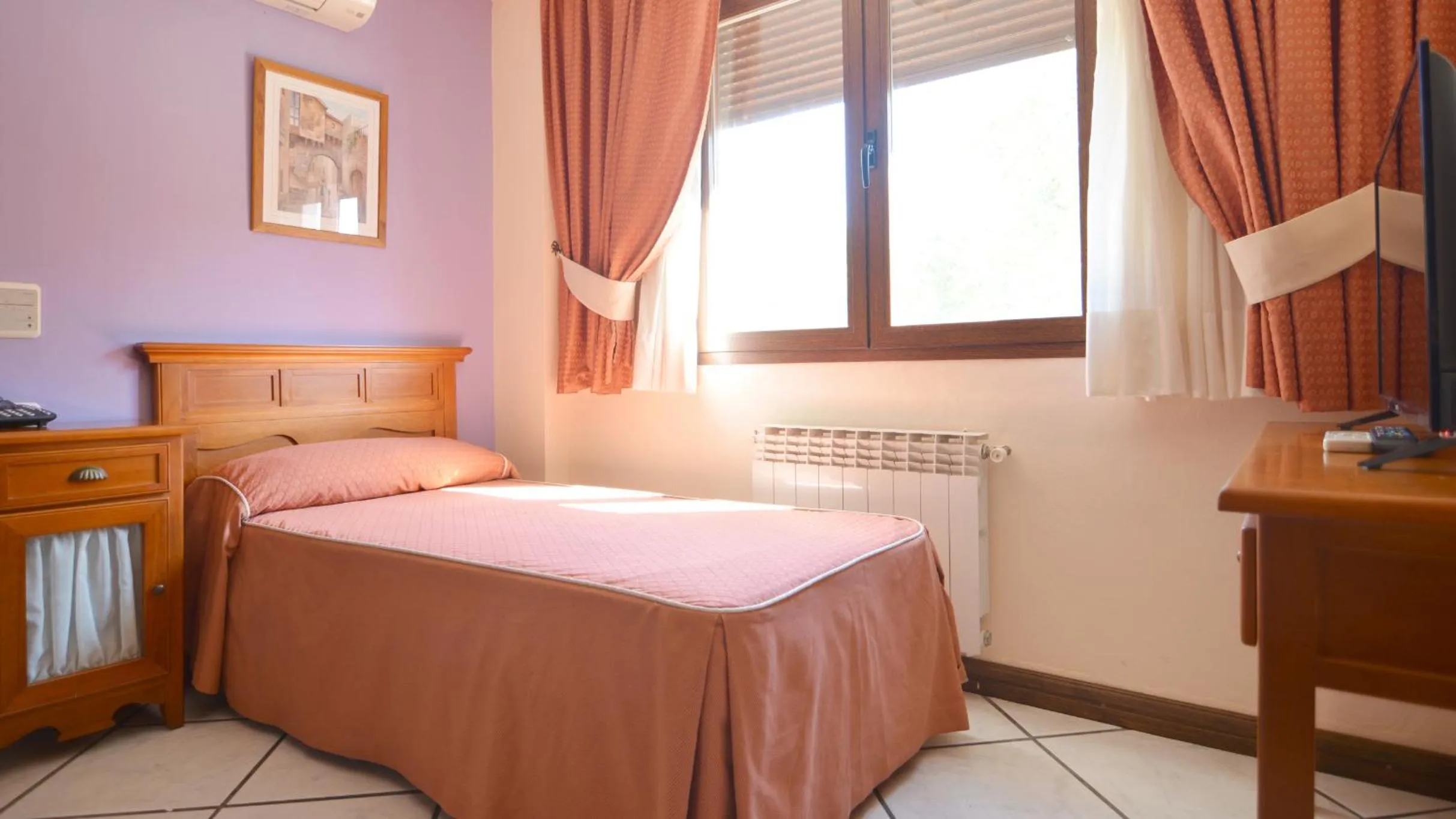 Photo of the whole room in La Posada del Conde