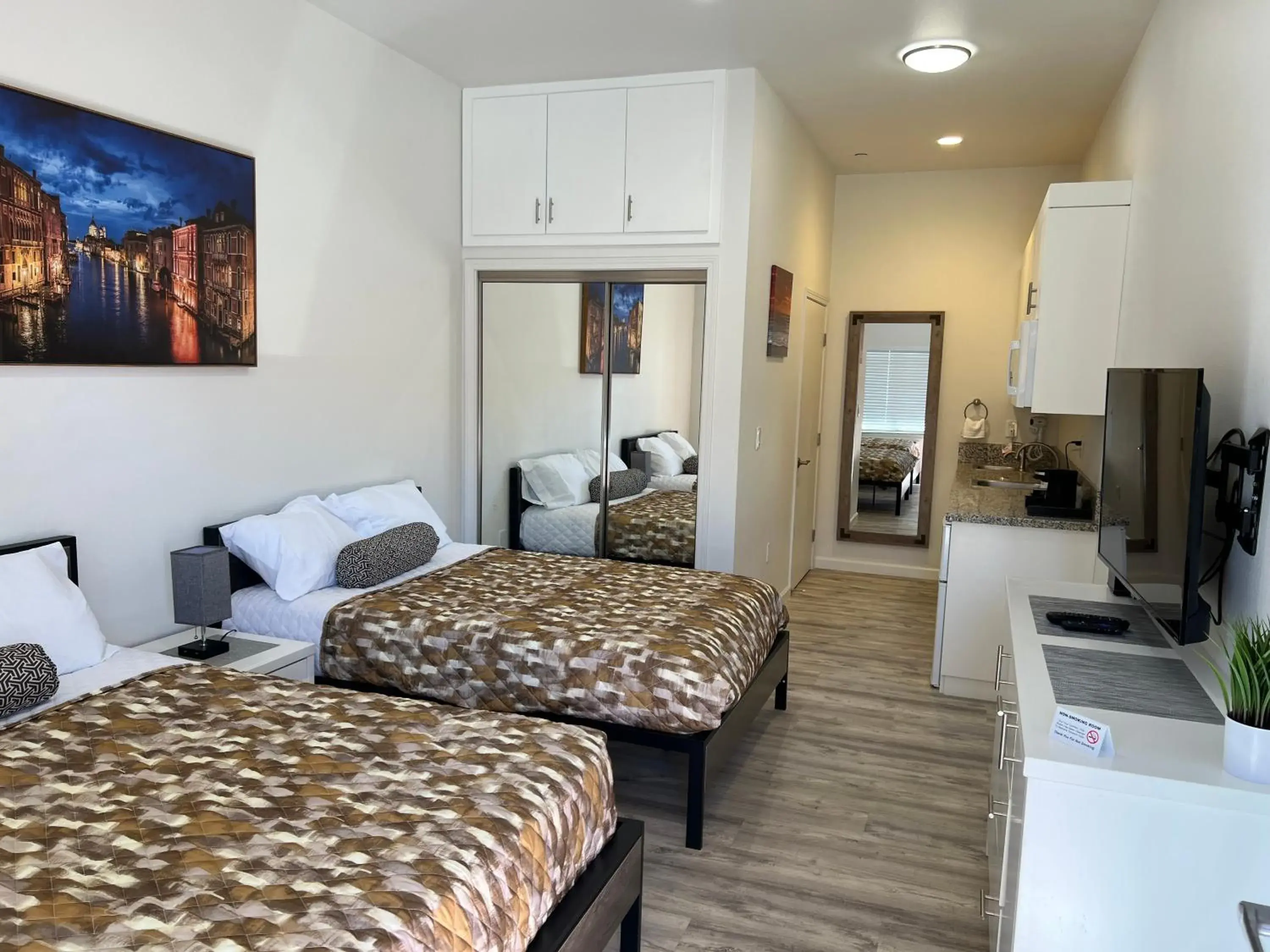 Bed in Villa Alamari Inn and Suites Bed in Villa Alamari Inn and Suites