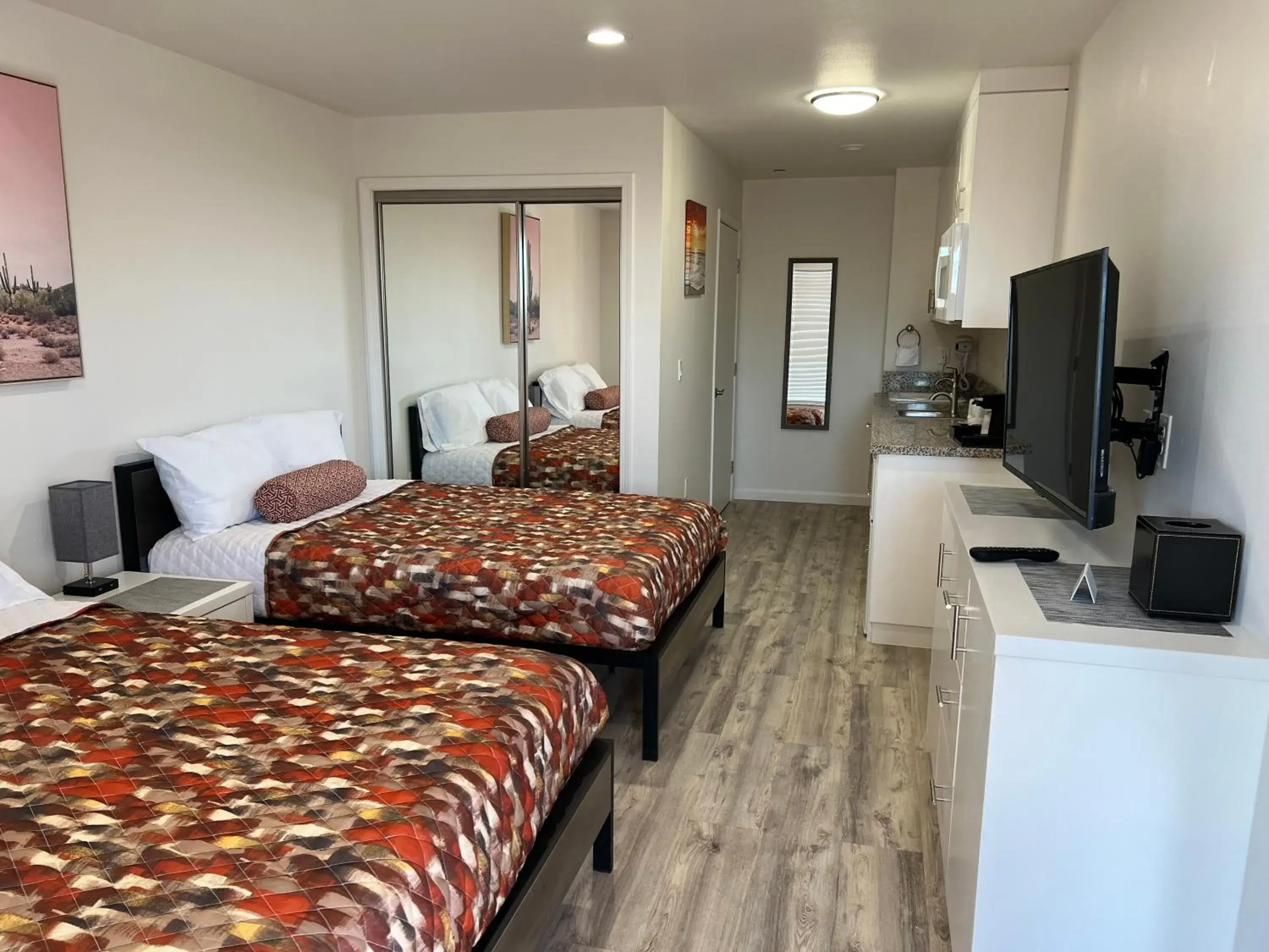 Bed in Villa Alamari Inn and Suites Bed in Villa Alamari Inn and Suites