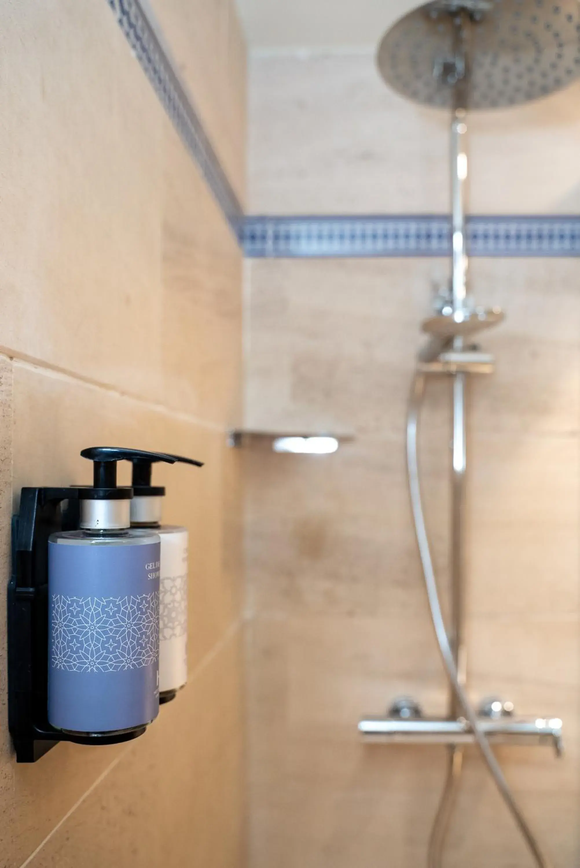 Shower in Hesperia Córdoba Shower in Hesperia Córdoba