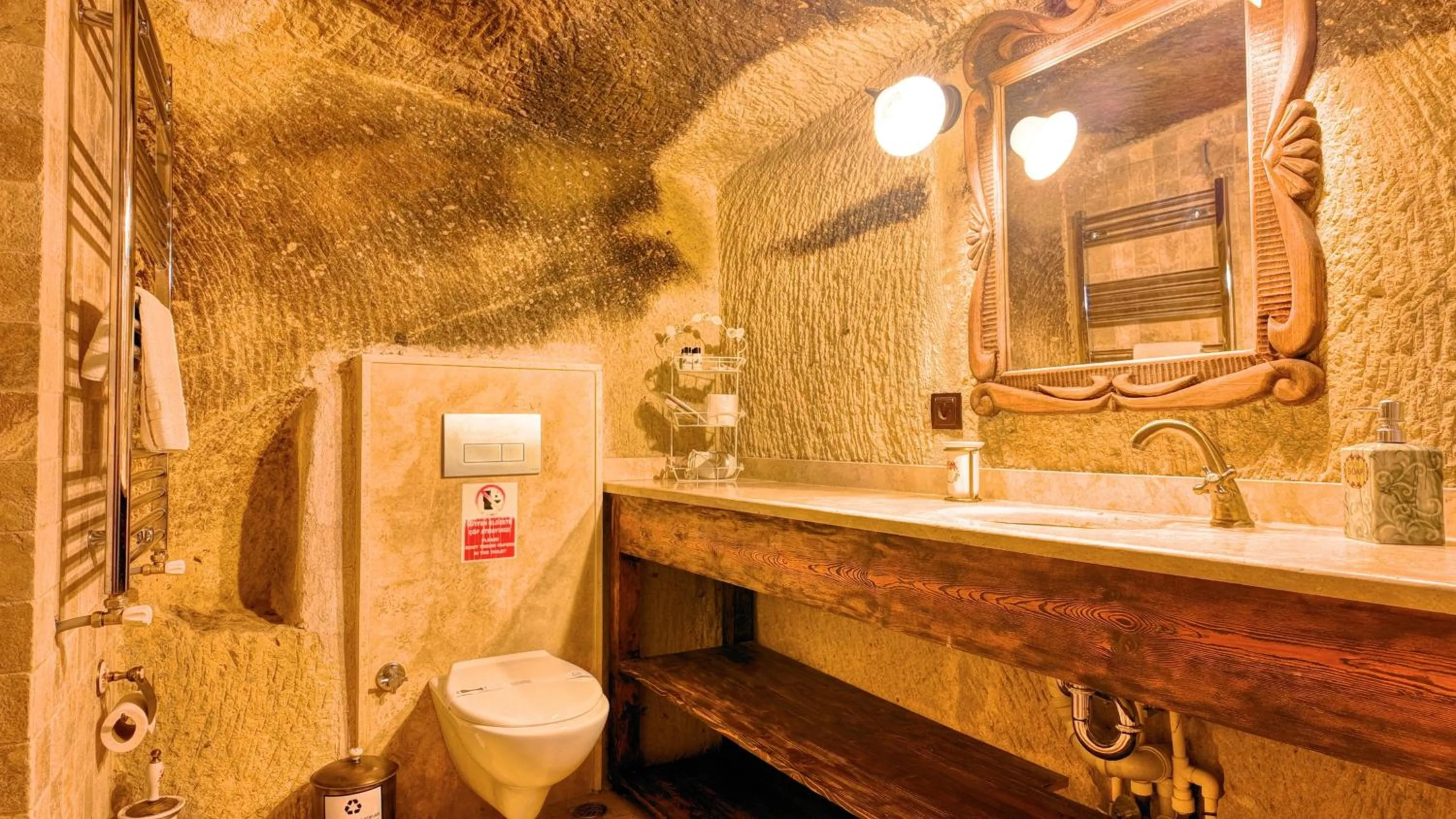 Shower in Shiraz Cave Cappadocia