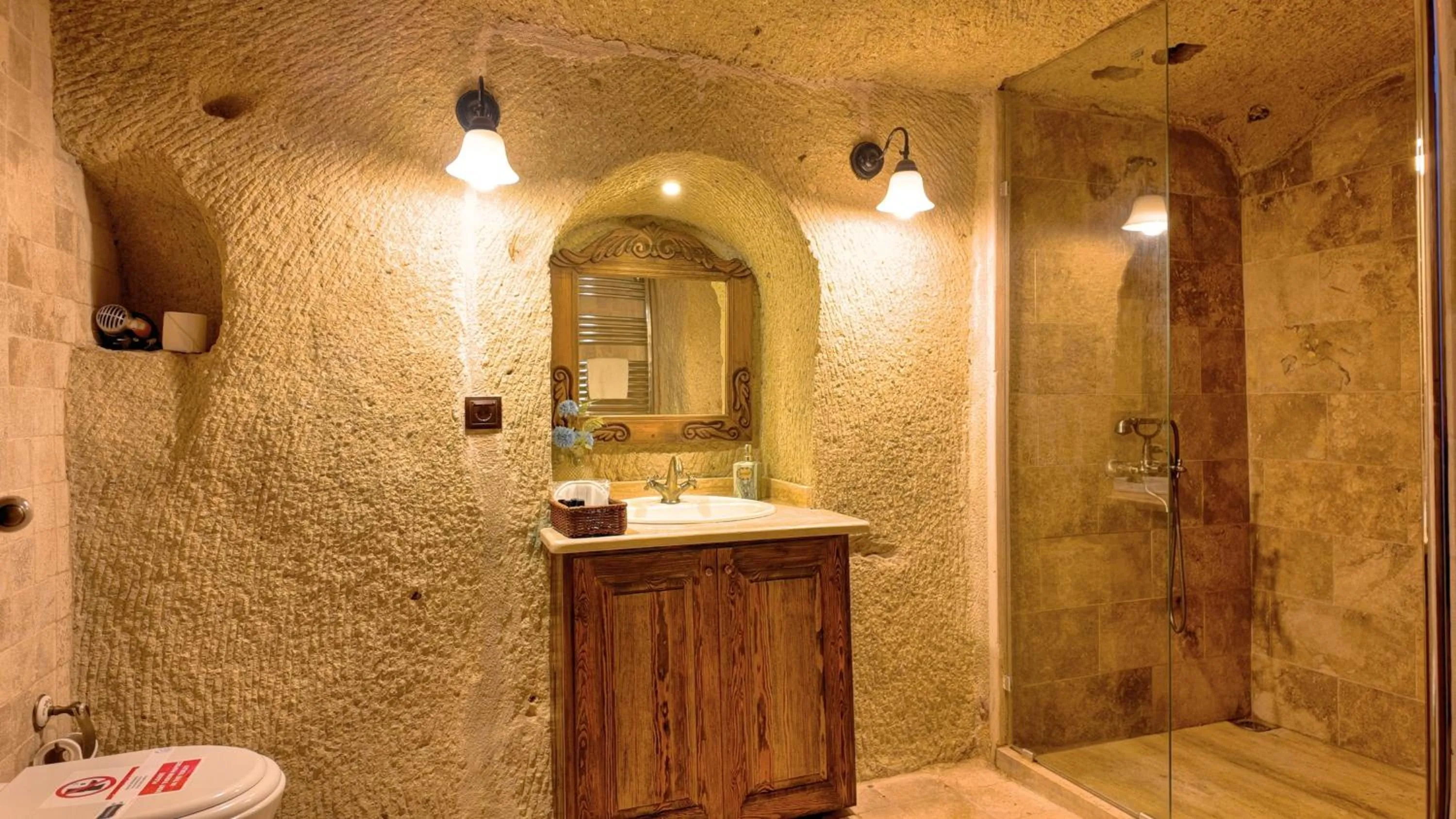 Bathroom in Shiraz Cave Cappadocia