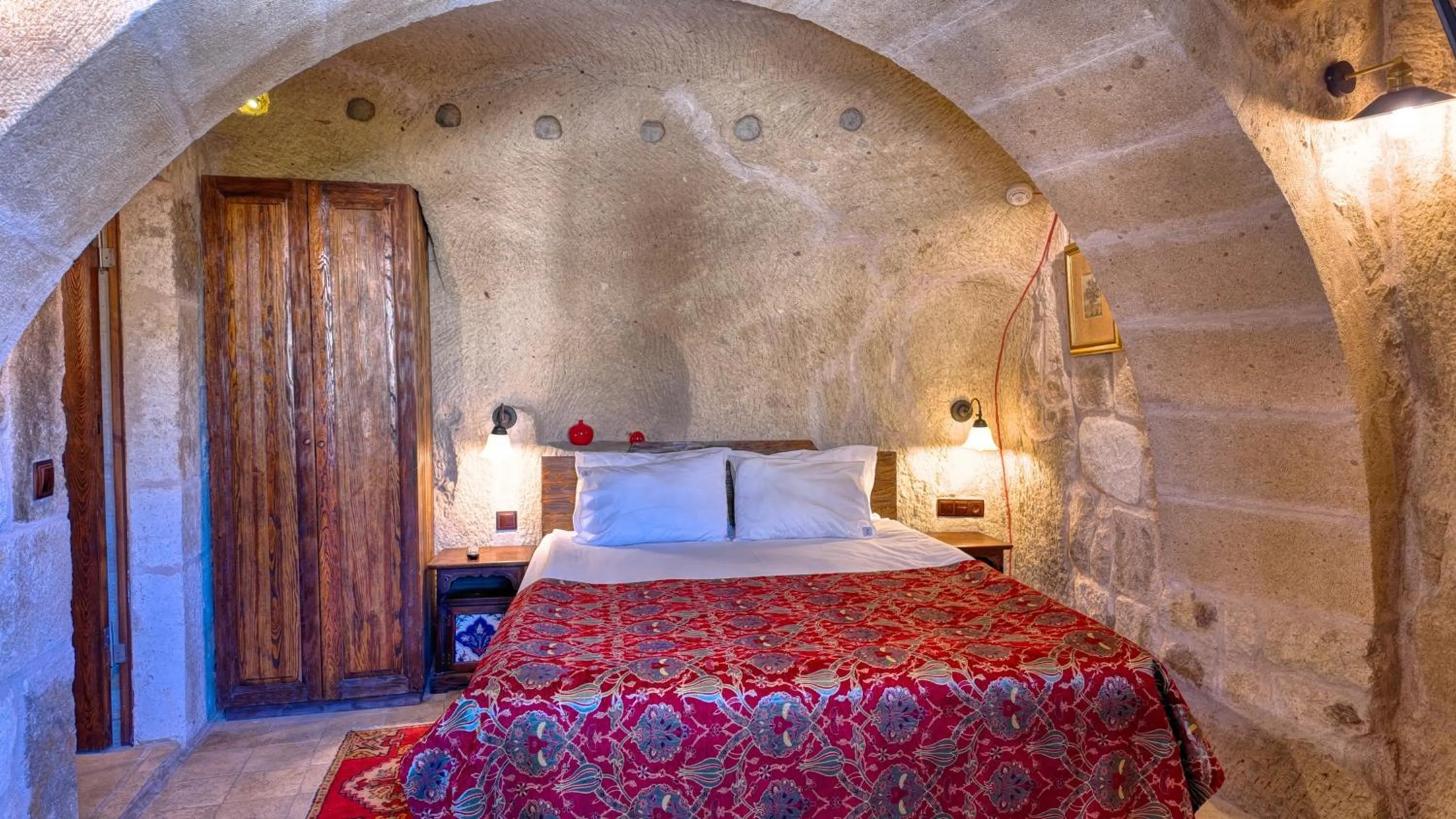 Bed in Shiraz Cave Cappadocia