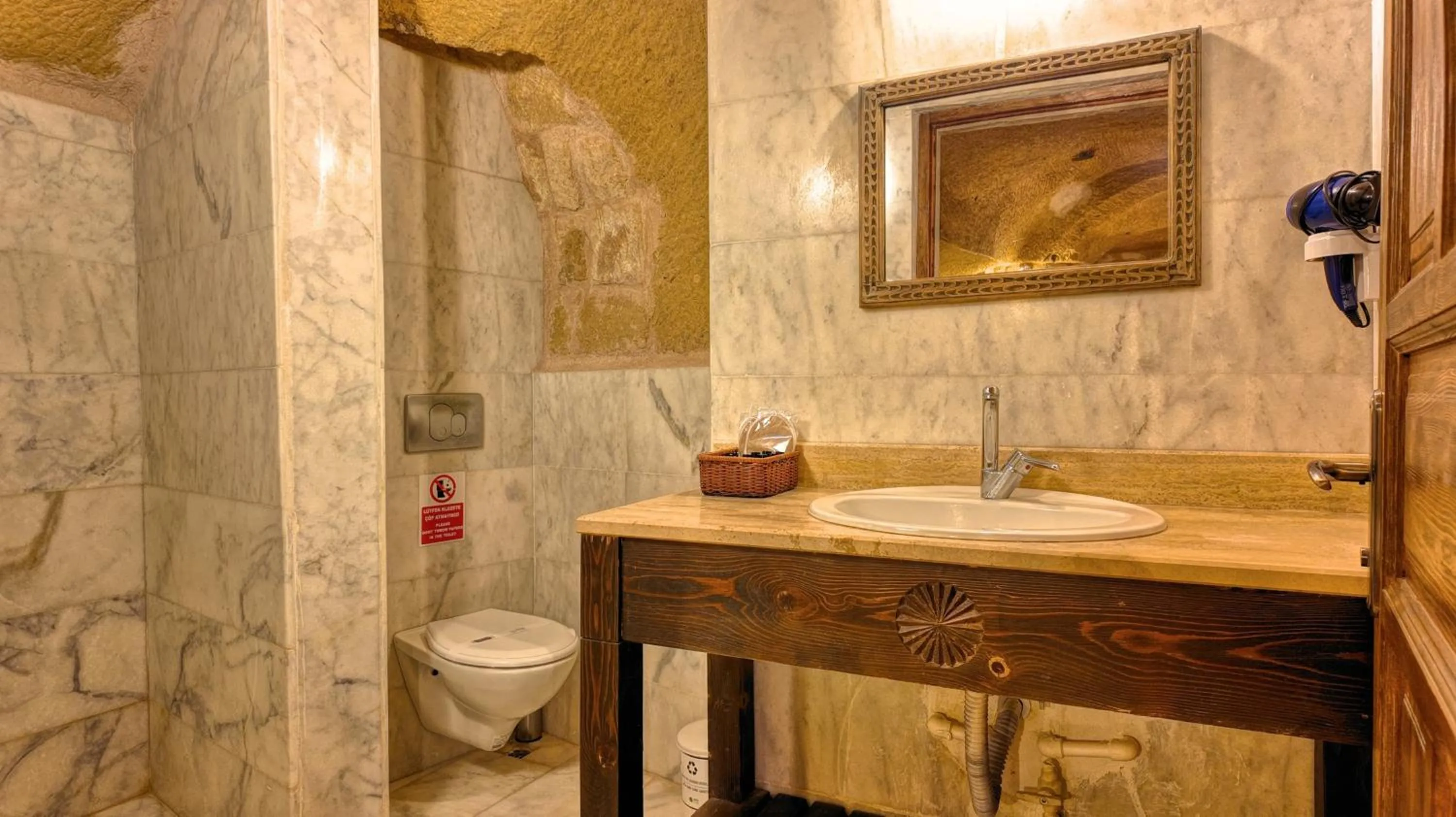 Bathroom in Shiraz Cave Cappadocia