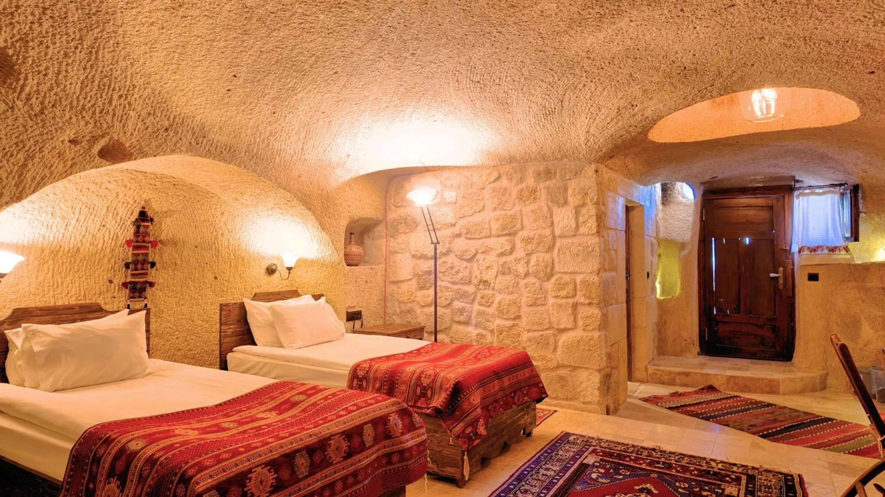 Bedroom, Bed in Shiraz Cave Cappadocia