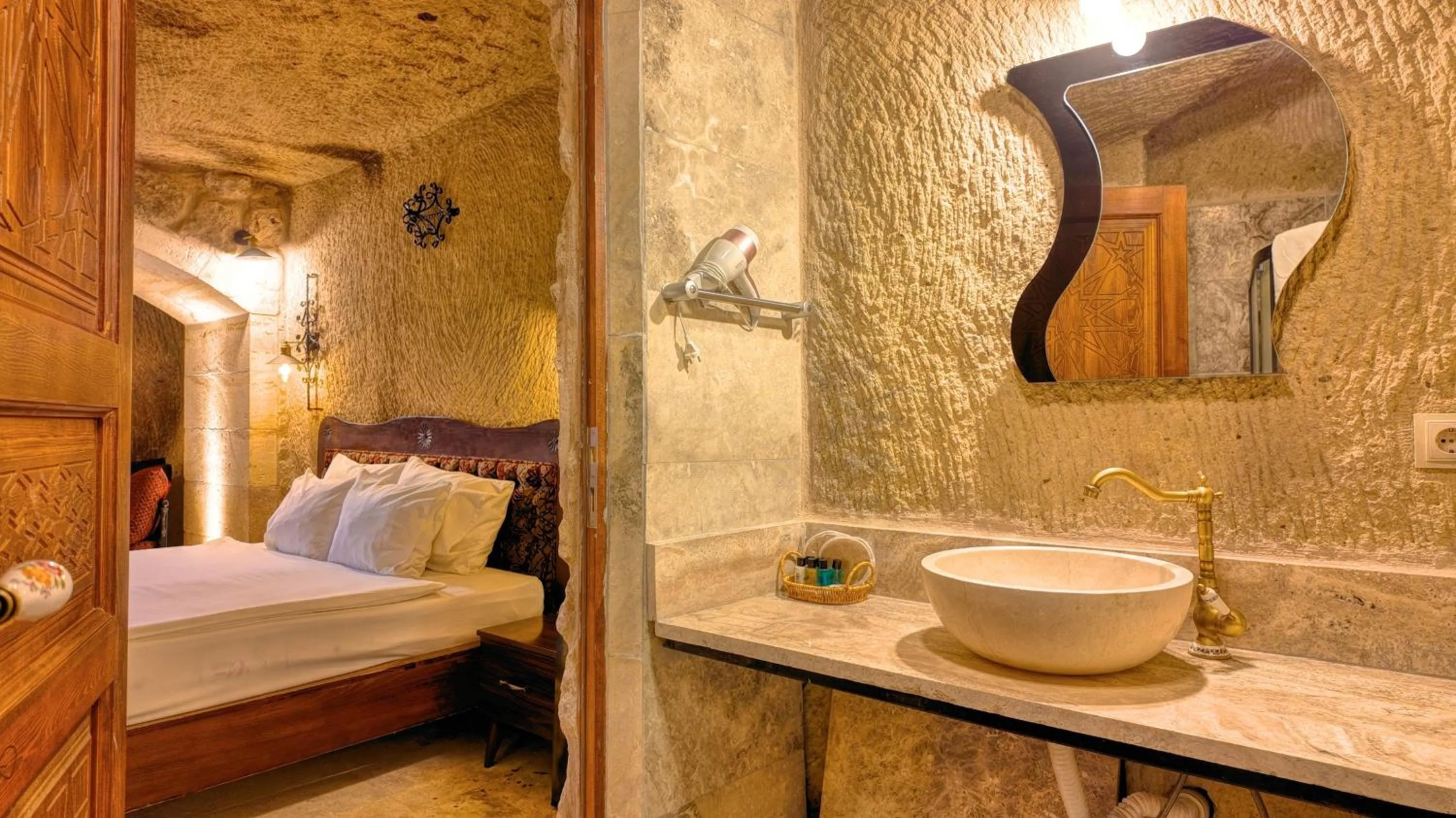 Bathroom in Shiraz Cave Cappadocia