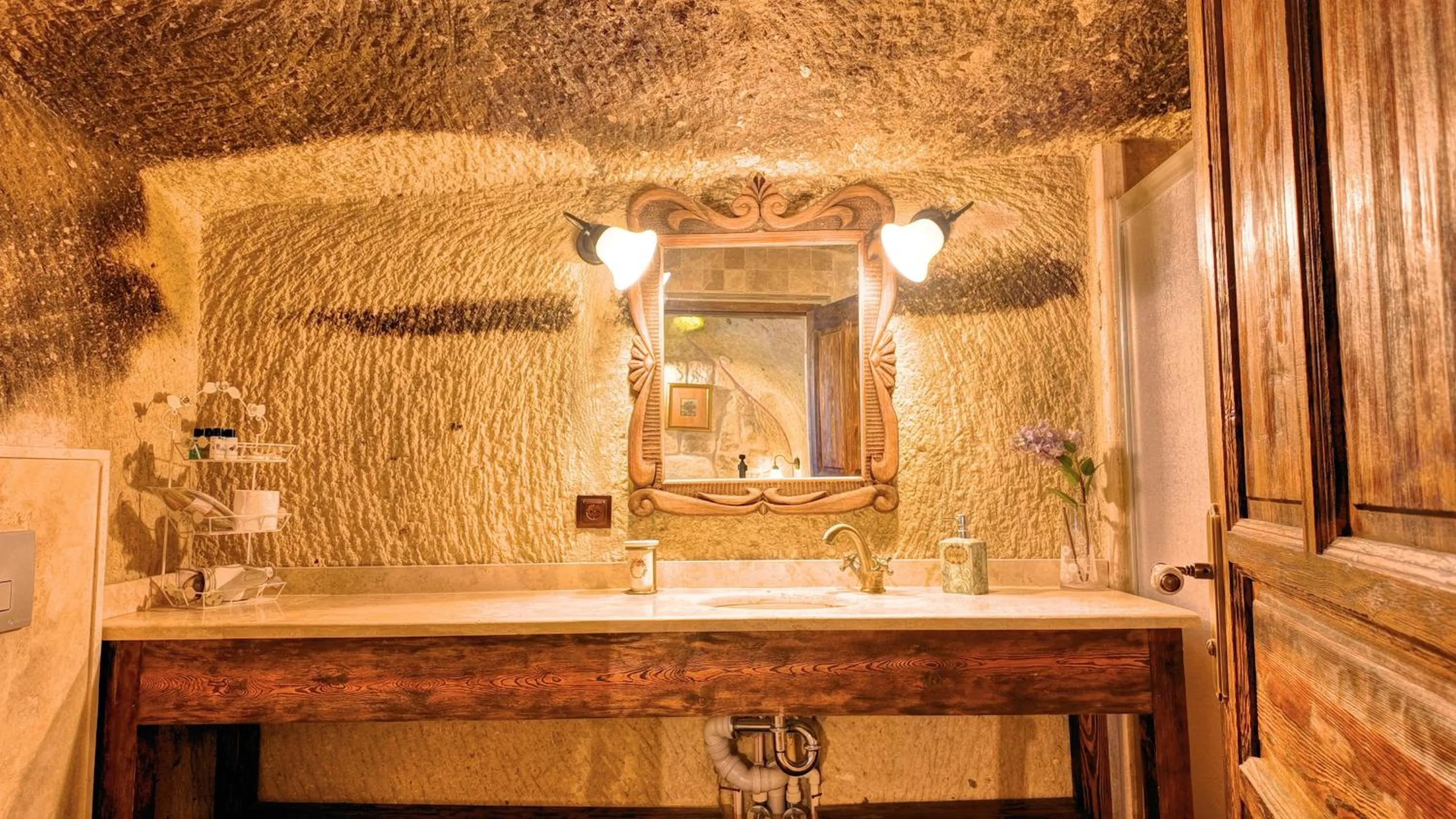 Bathroom in Shiraz Cave Cappadocia