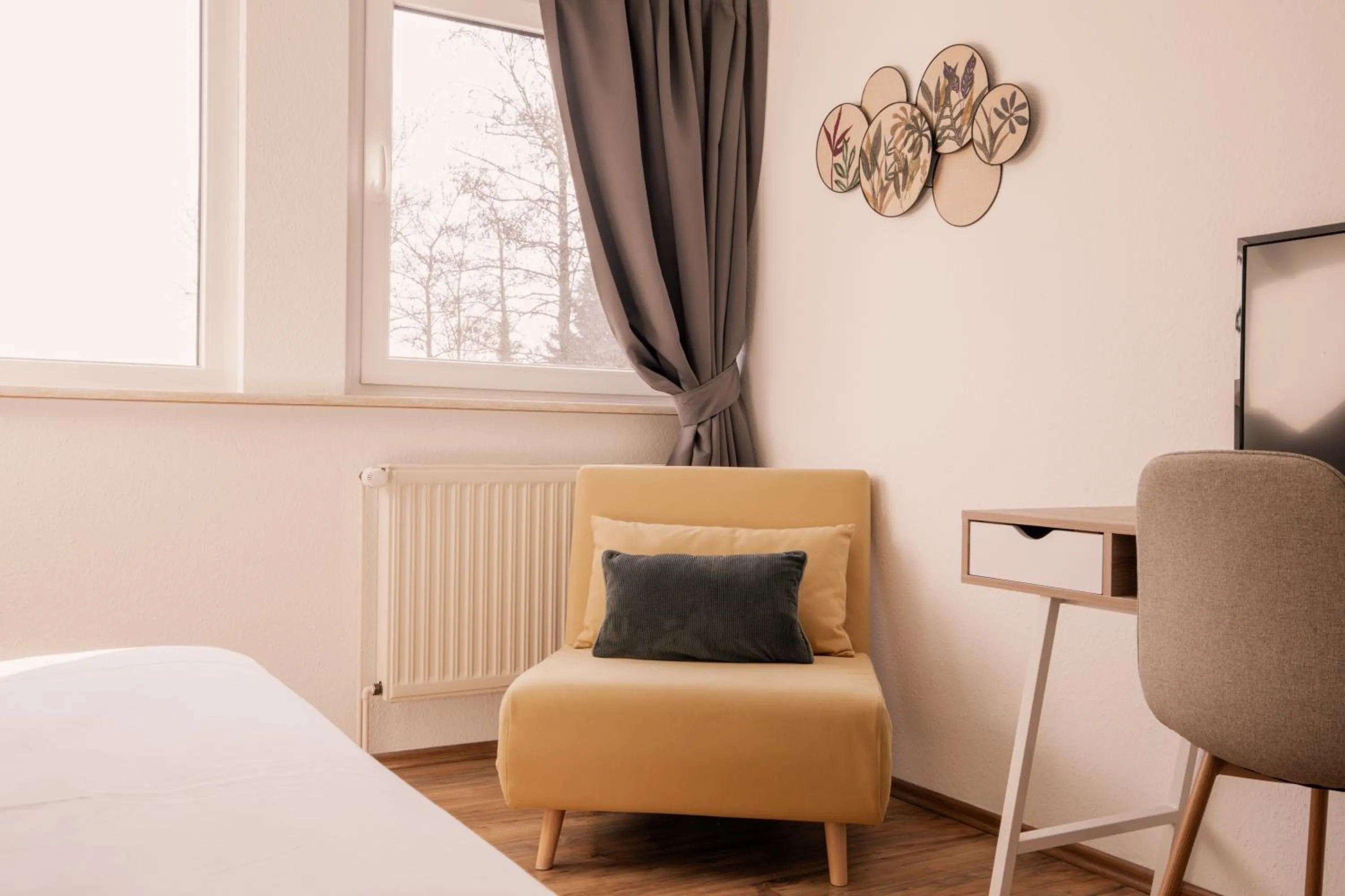 Photo of the whole room, Bed in Landhotel Strandallee