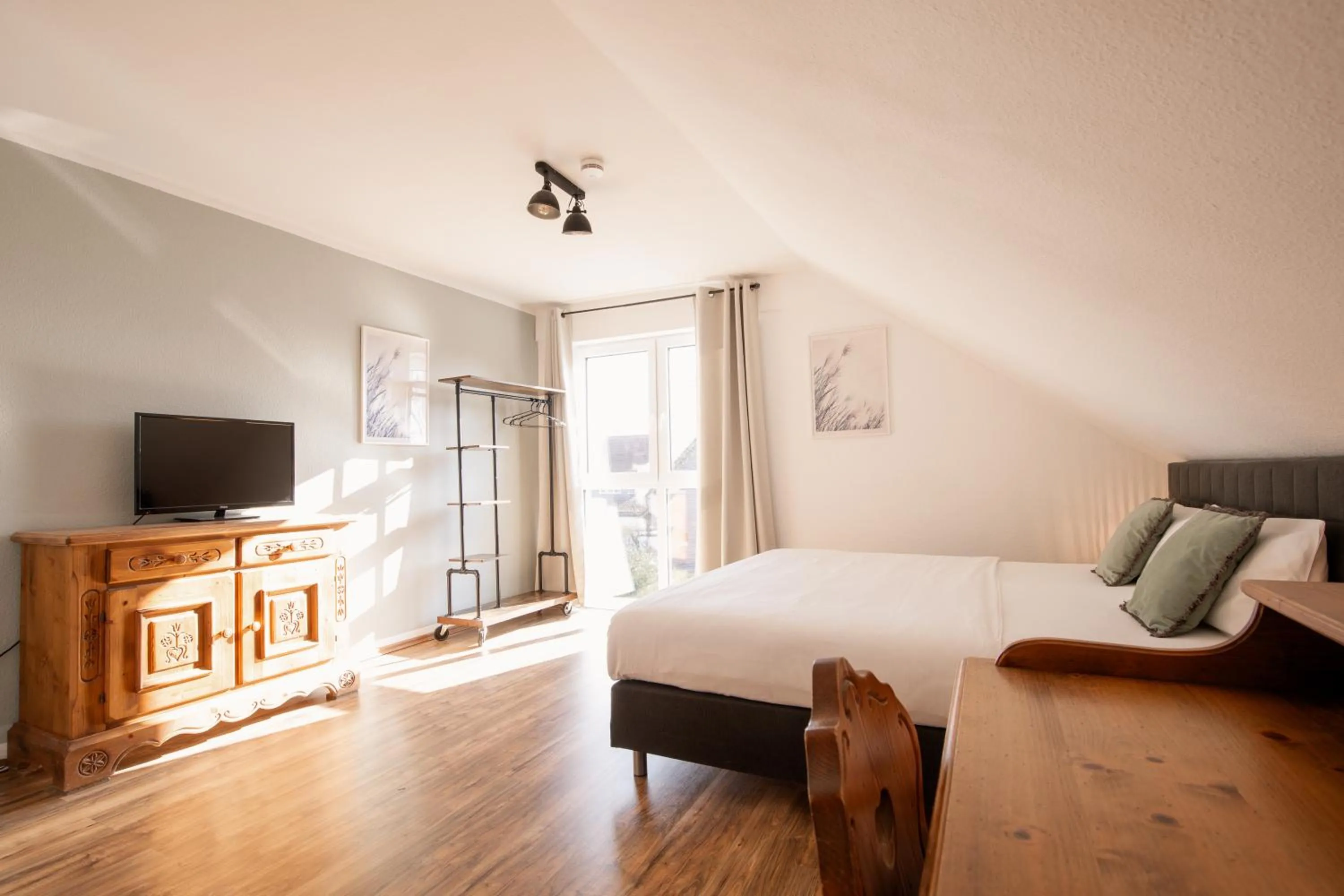 Photo of the whole room, Bed in Landhotel Strandallee