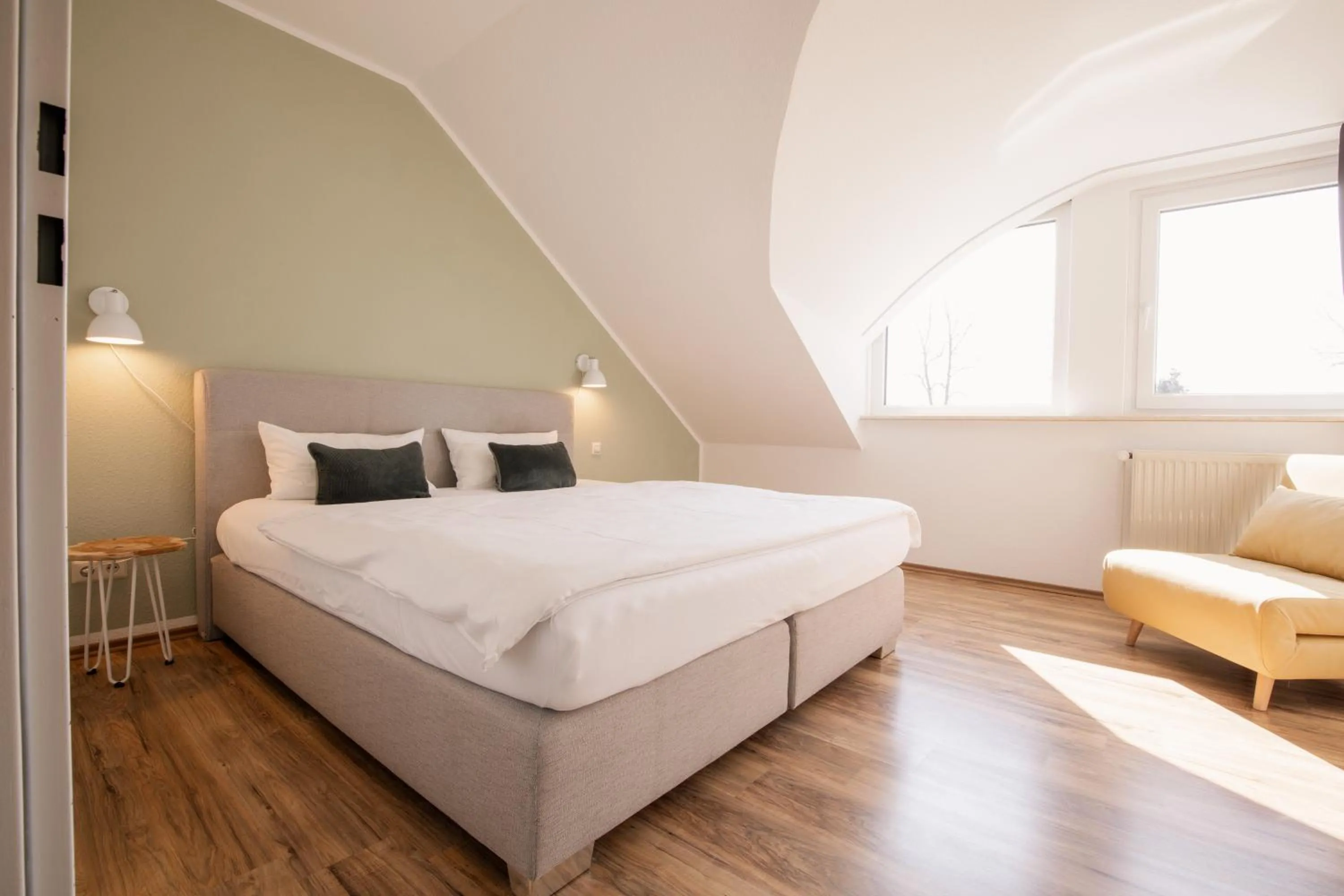 Photo of the whole room, Bed in Landhotel Strandallee