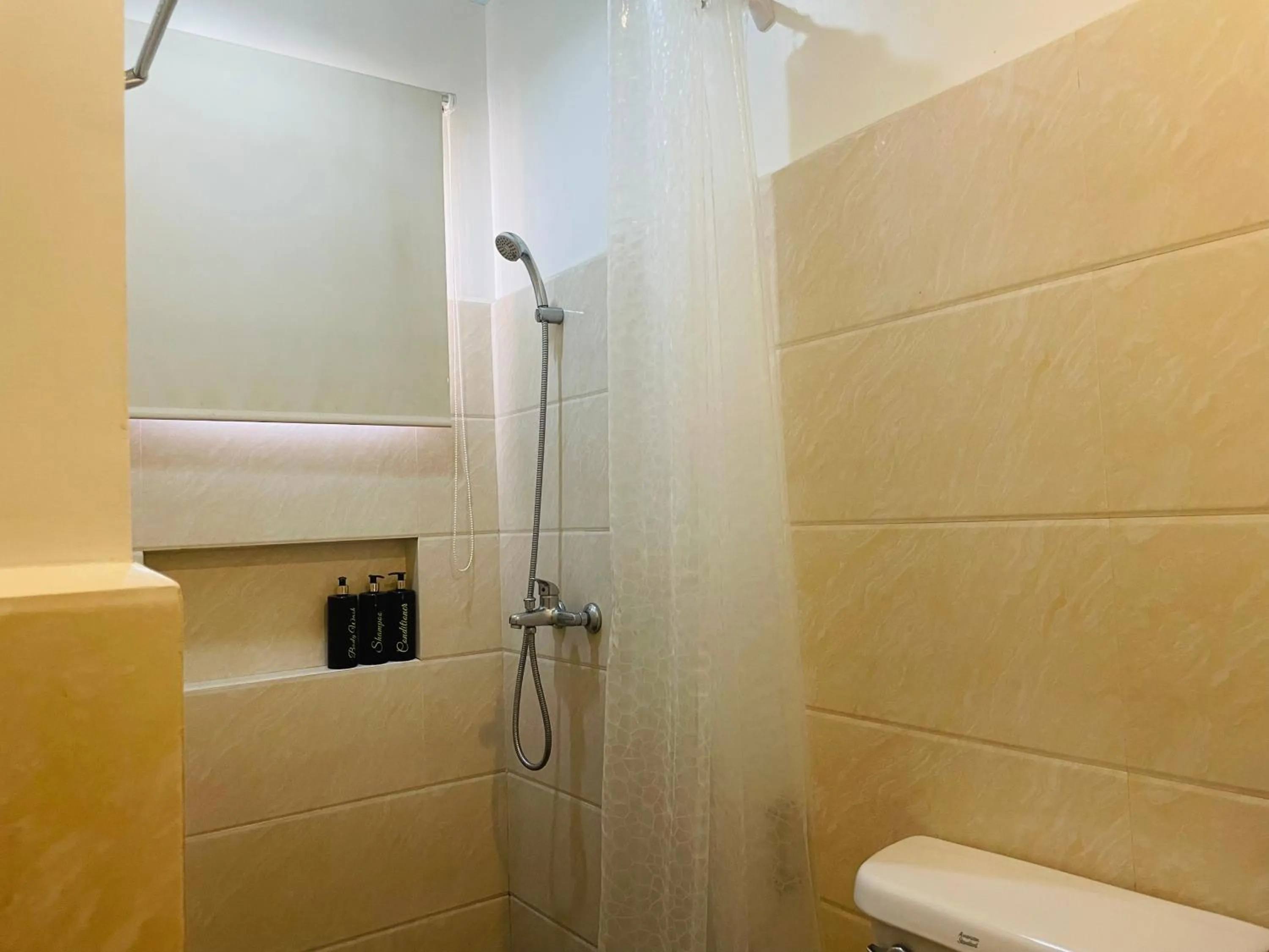 Shower in Kayong's Inn