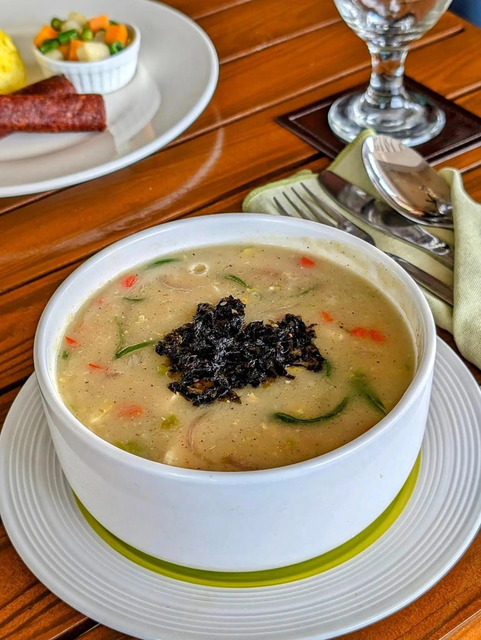 Restaurant/places to eat in Kayong's Inn