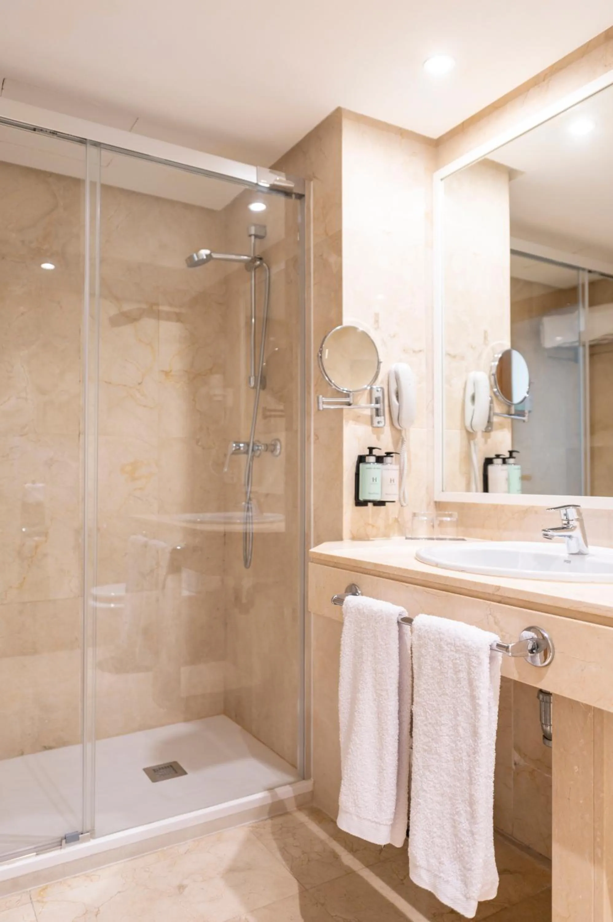 Bathroom in Hesperia Ciudad de Mallorca