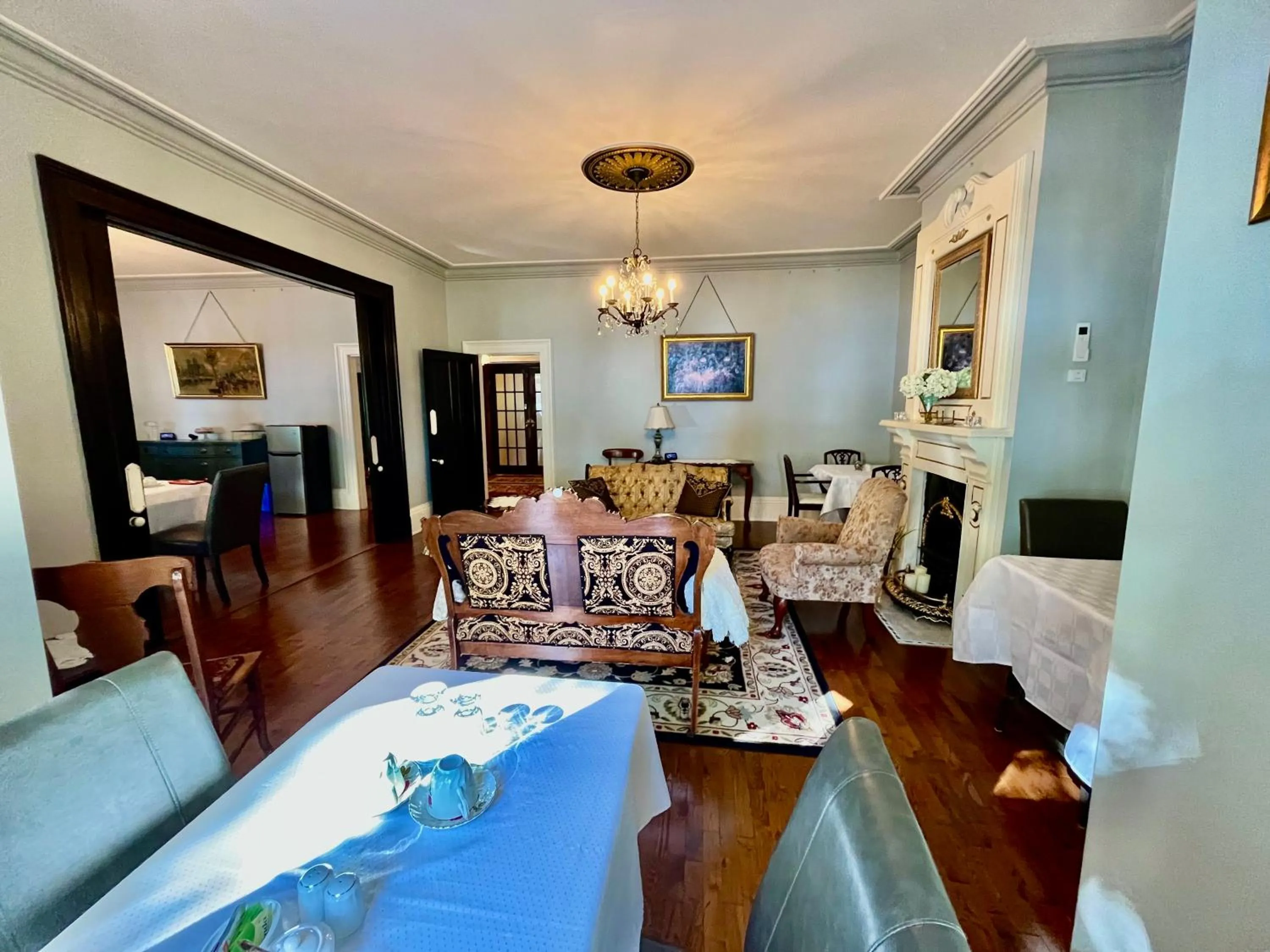 Seating area in Belle View Manor Inn