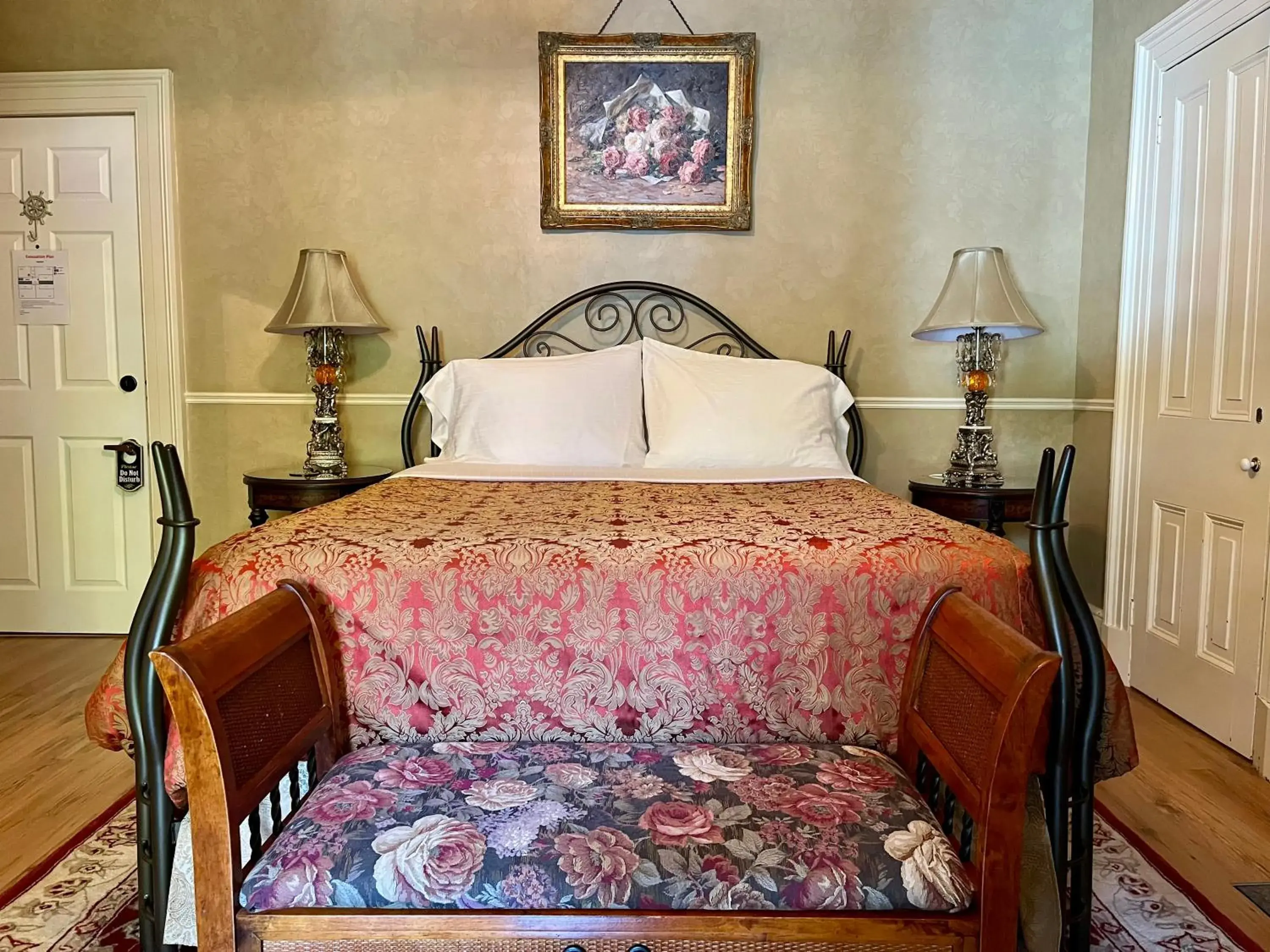 Queen Suite with Sea View in Belle View Manor Inn Queen Suite with Sea View in Belle View Manor Inn