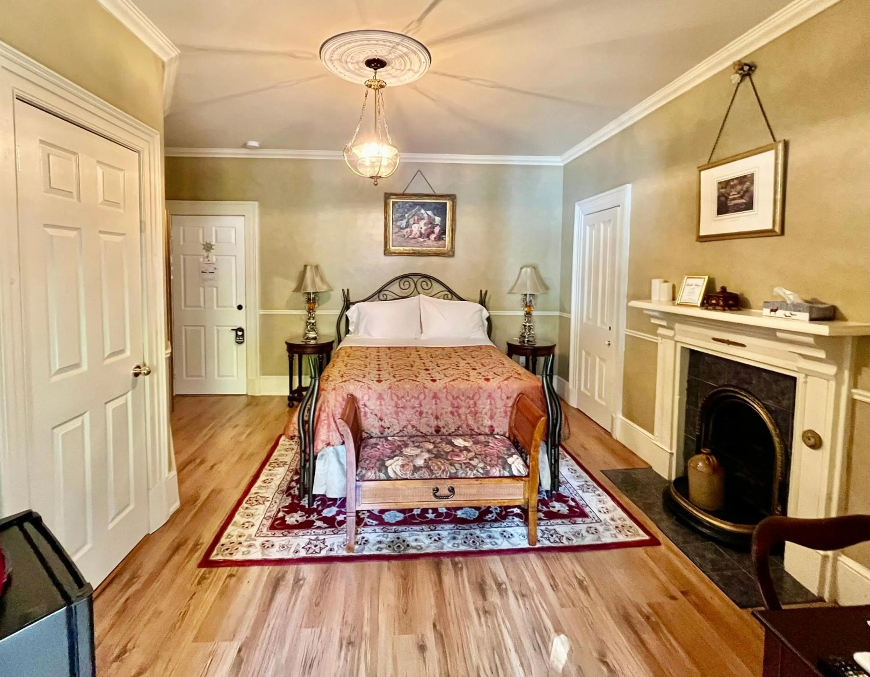 Bedroom in Belle View Manor Inn
