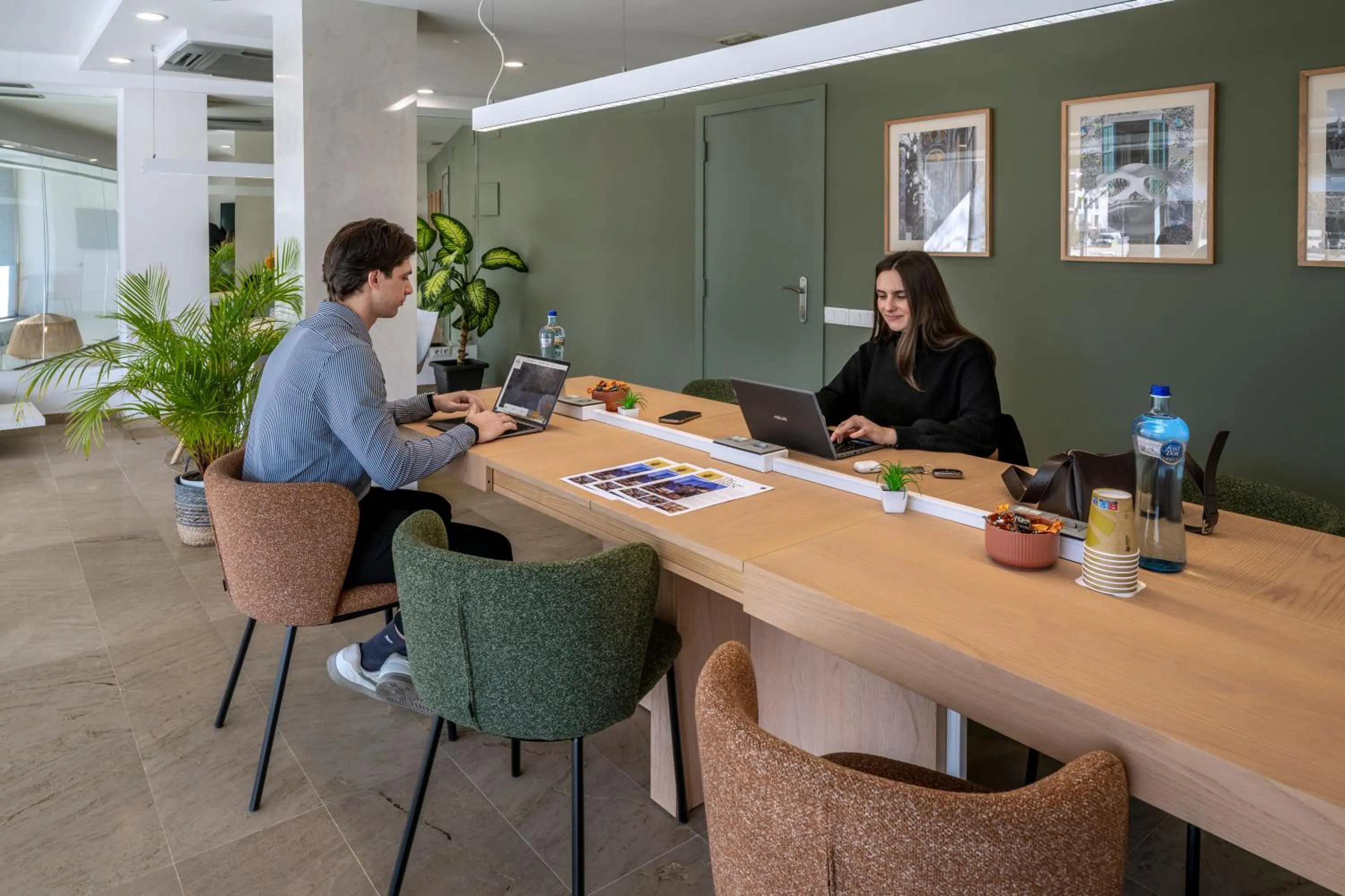 Seating area in Hotel SERHS Del Port